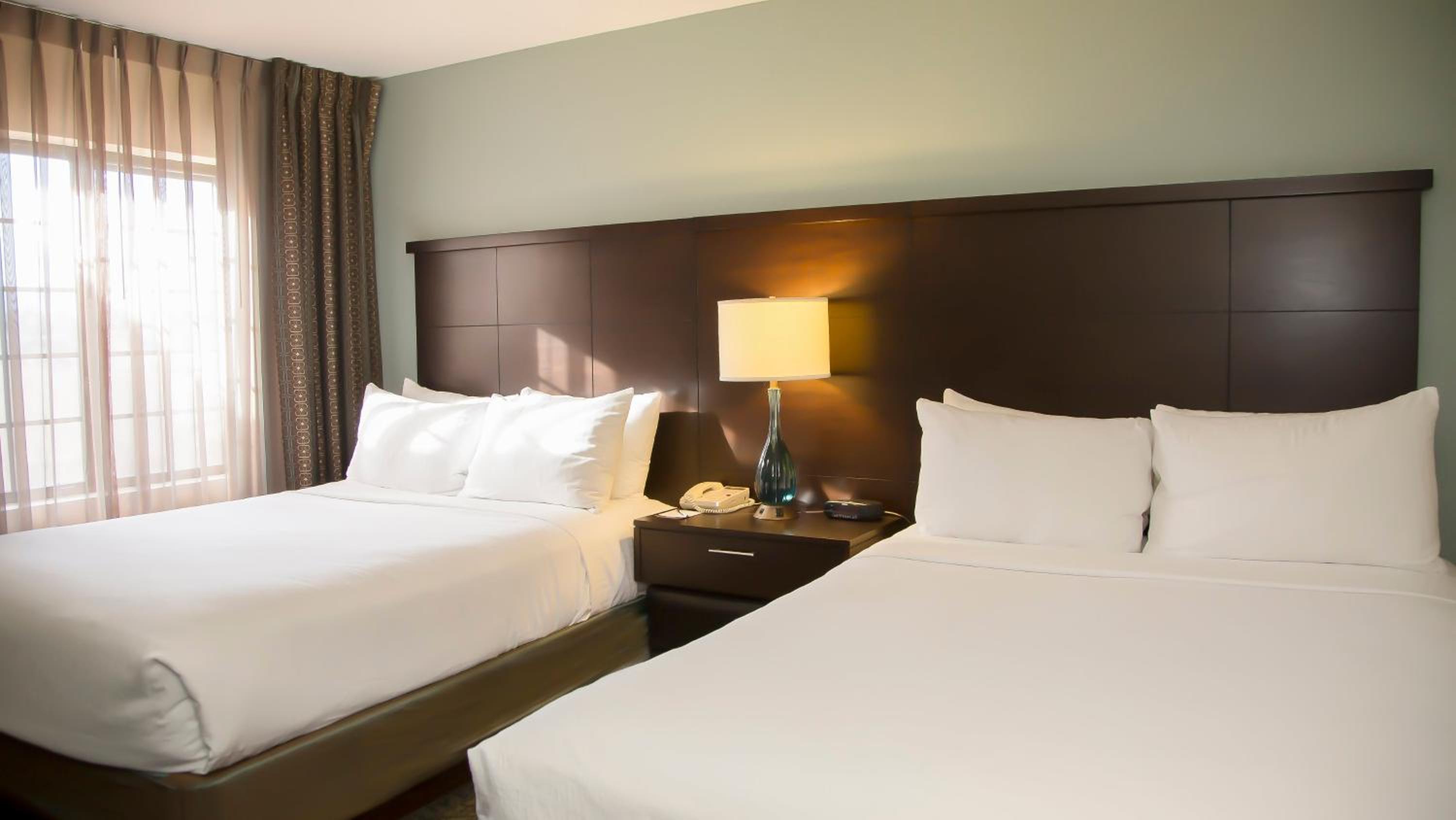 Two-Bedroom Suite with Three Queen Beds - Photo 9