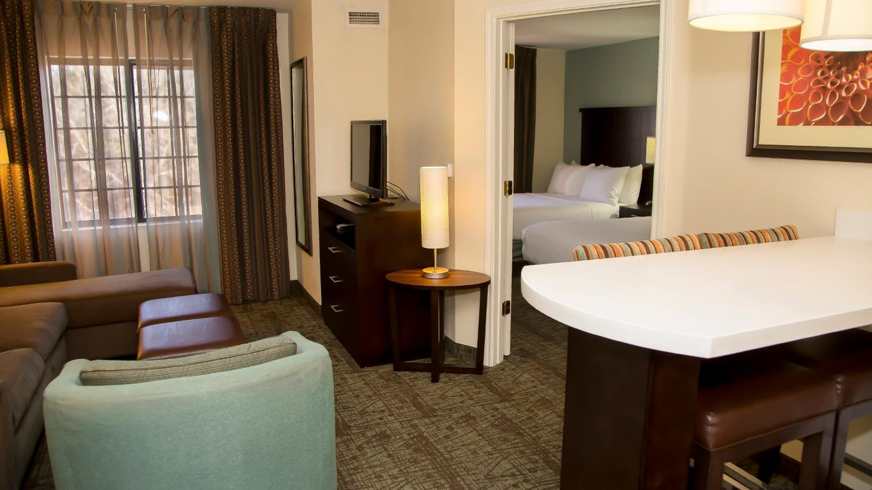 Two-Bedroom Suite with Three Queen Beds - Photo 8