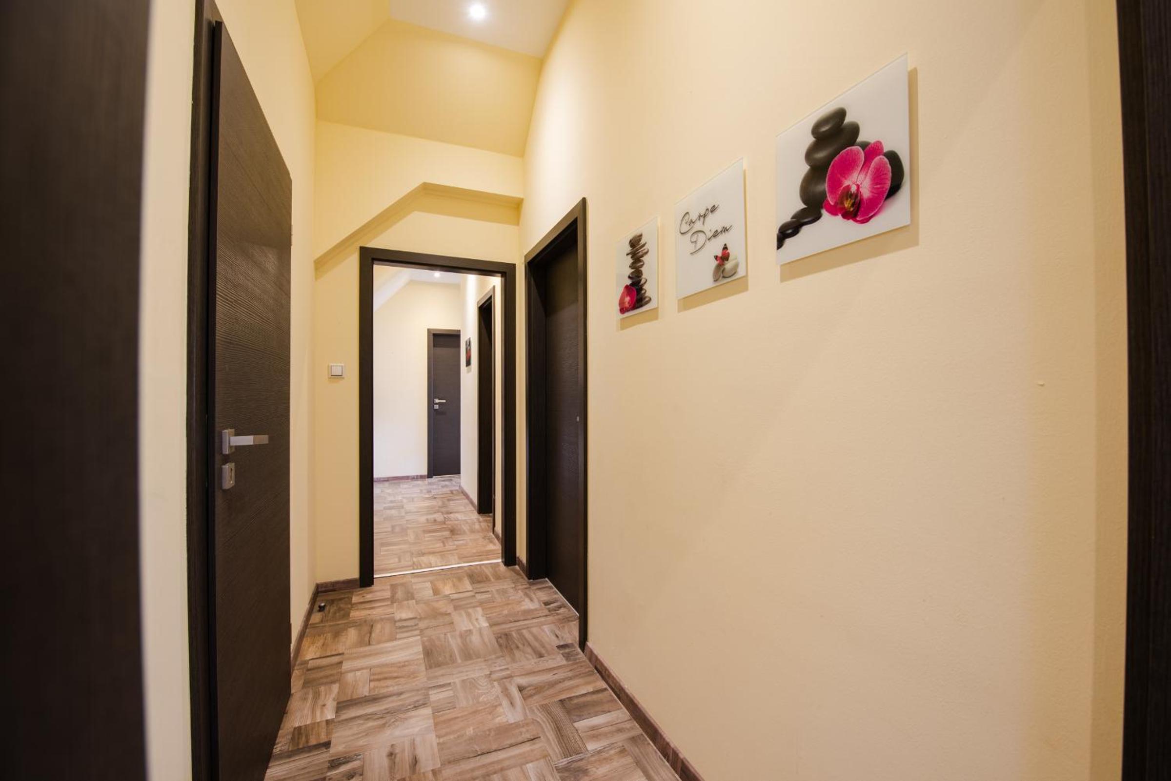 Deluxe Apartment - Photo 2