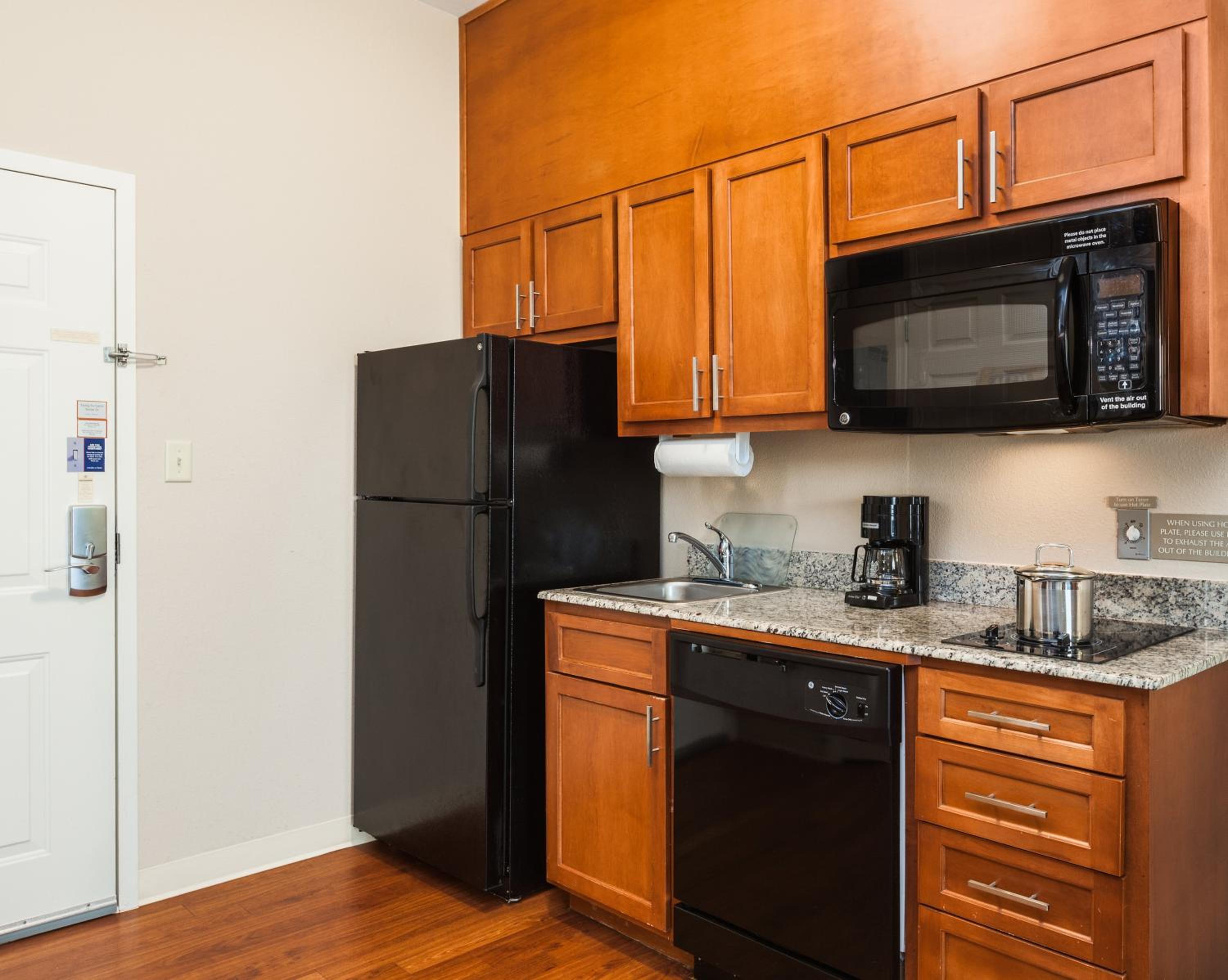 King Studio Suite with Kitchen and Sofa - Photo 2