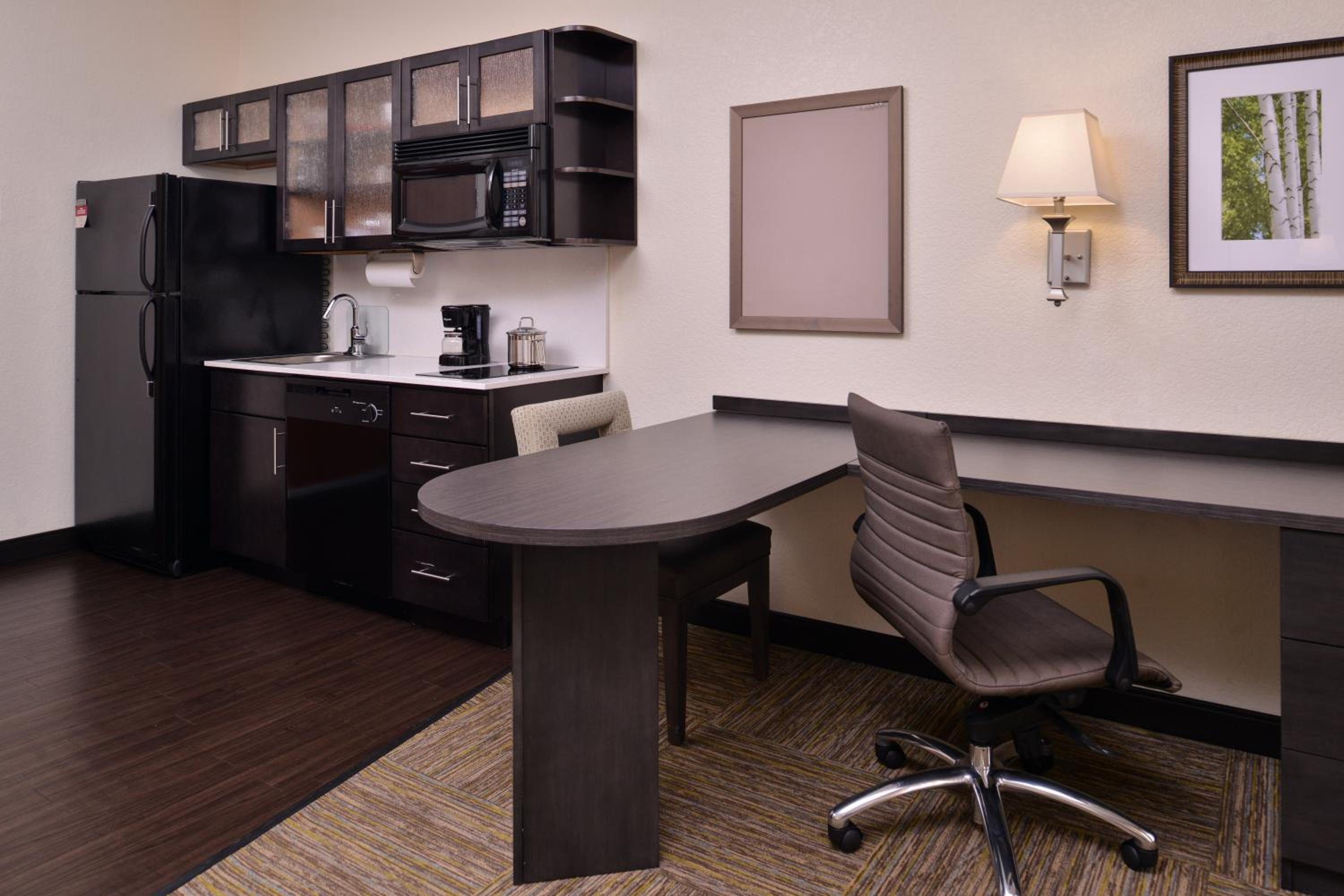 Studio Queen Suite - Photo 3