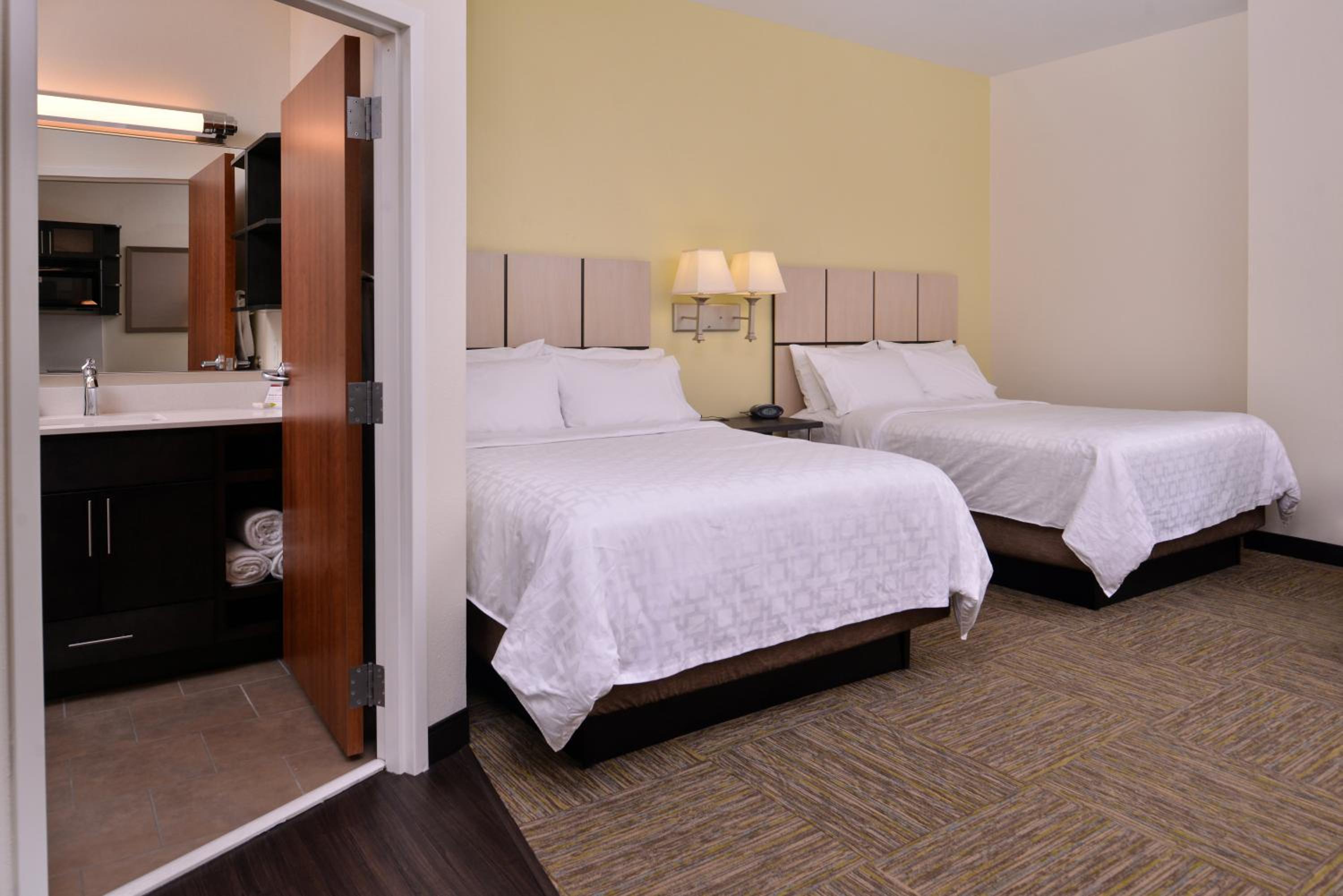 Studio Suite with Two Queen Beds - Photo 3
