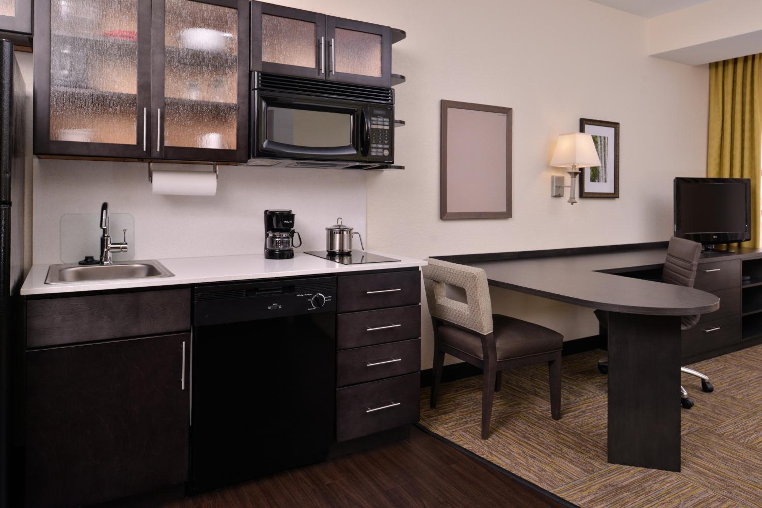 Studio Suite - Photo 3
