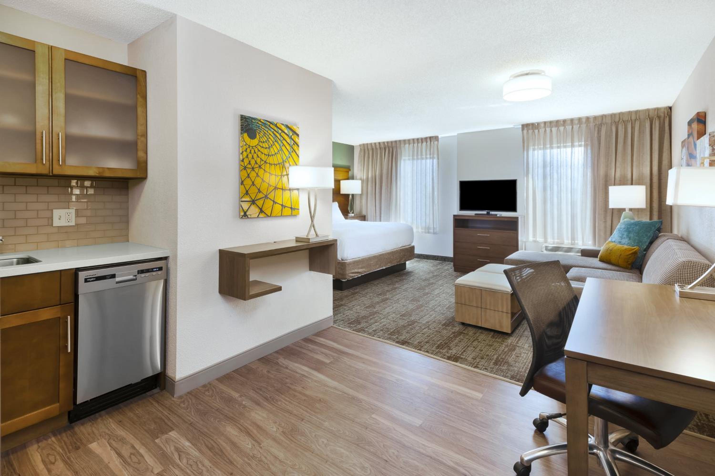 Studio Suite with King Bed - Non-Smoking - Photo 1