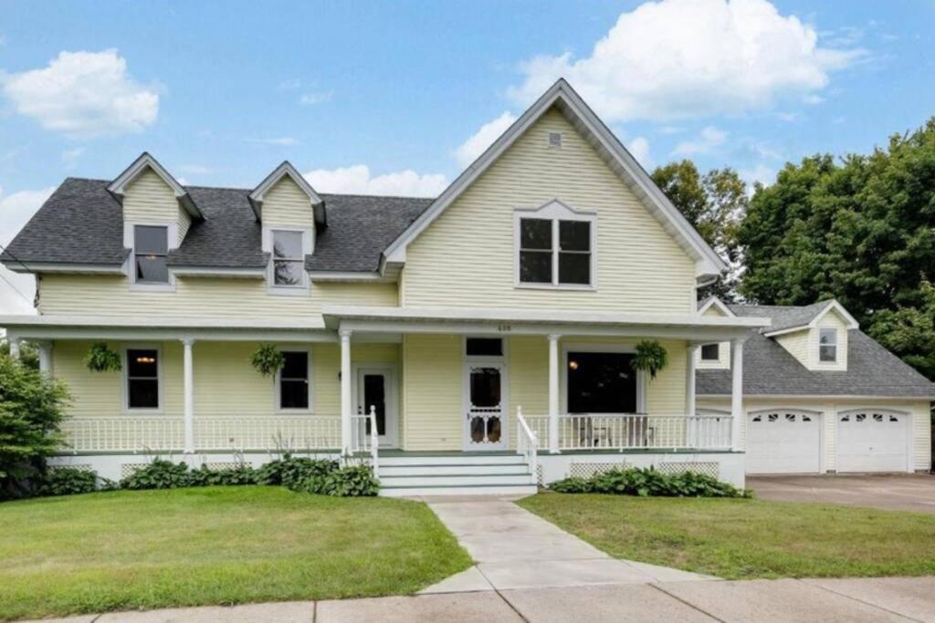 Three-Bedroom Townhouse - Photo 37