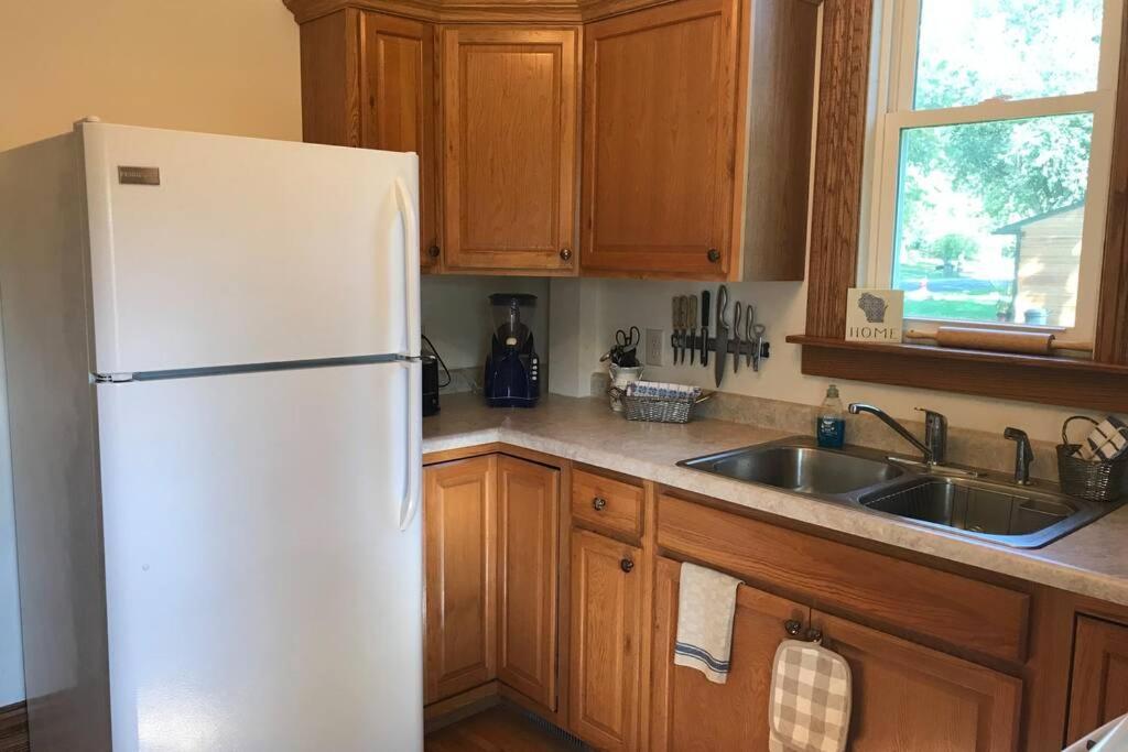 Three-Bedroom Townhouse - Photo 17