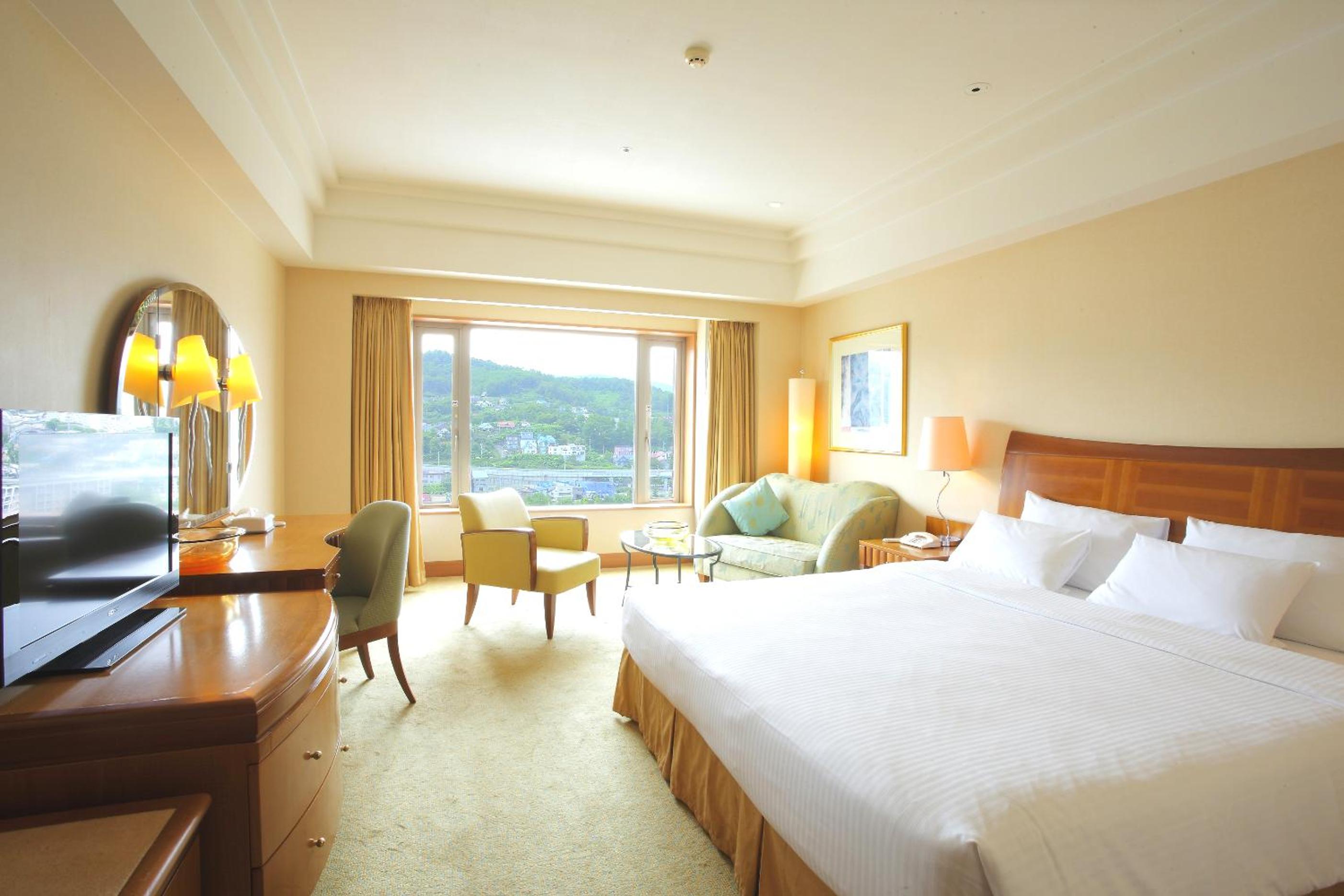 Superior Double Room with Mountain View - Non-Smoking - Photo 3