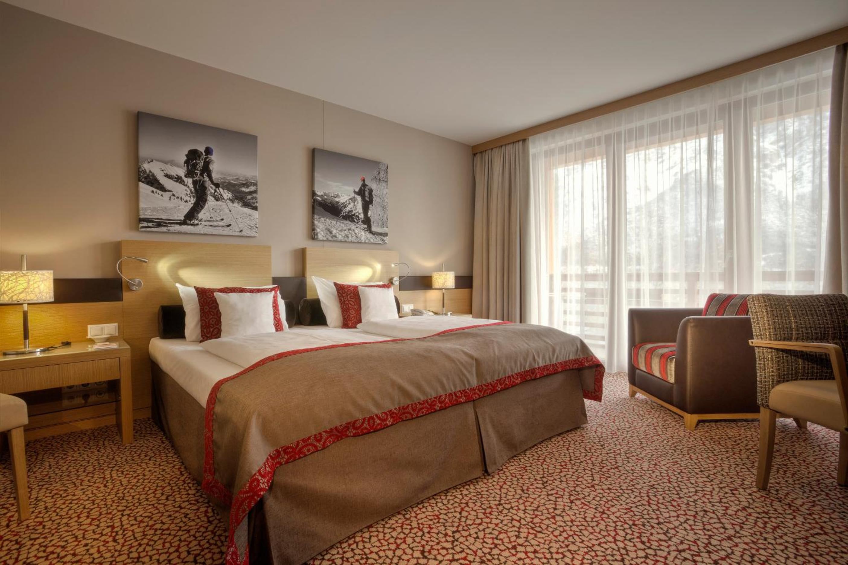 Classic Double Room with Mountain View - Photo 2