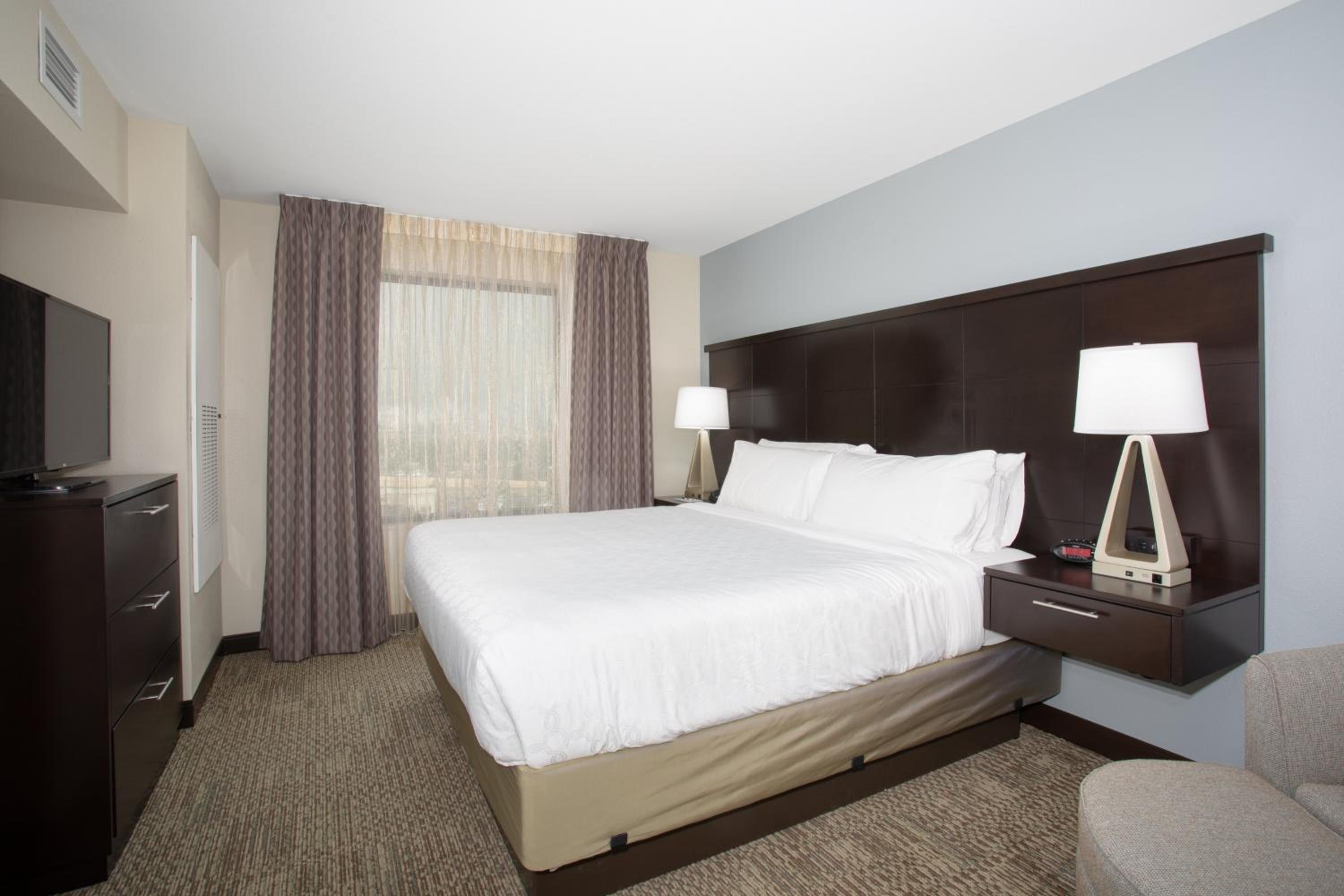 One-Bedroom King Suite photo 3