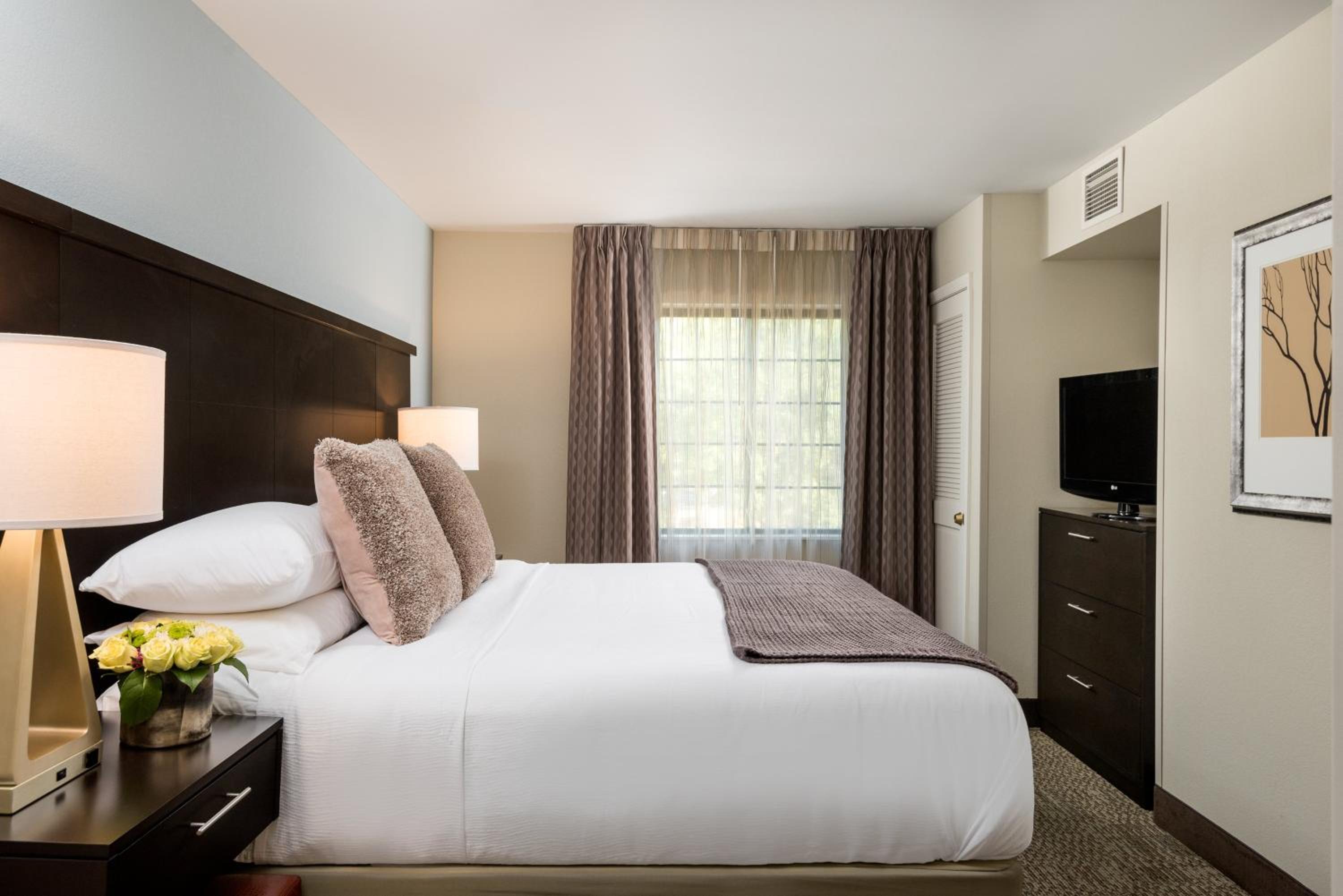 Two-Bedroom Suite - Photo 6