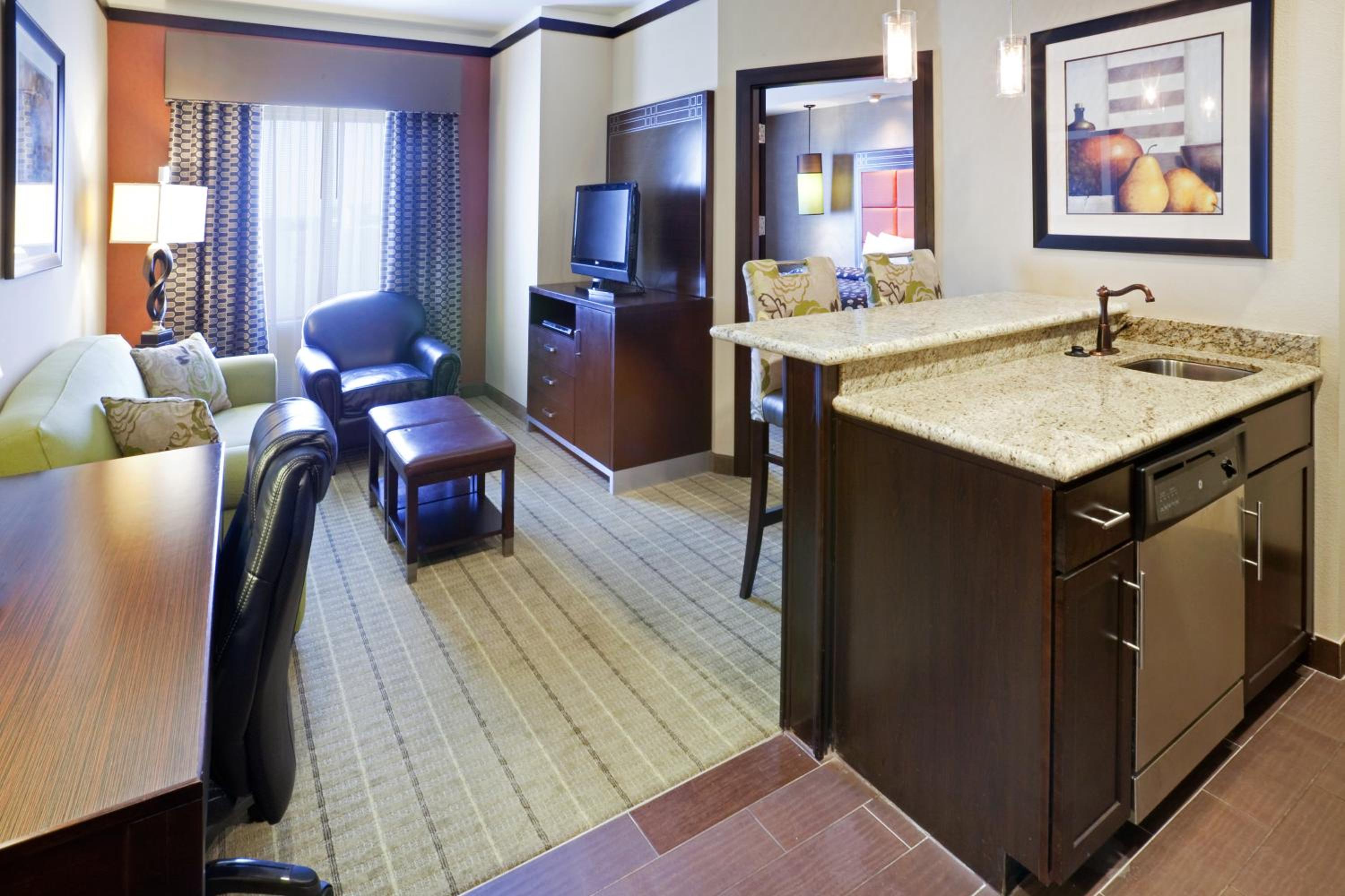One-Bedroom King Suite with Sofa Bed - Photo 3
