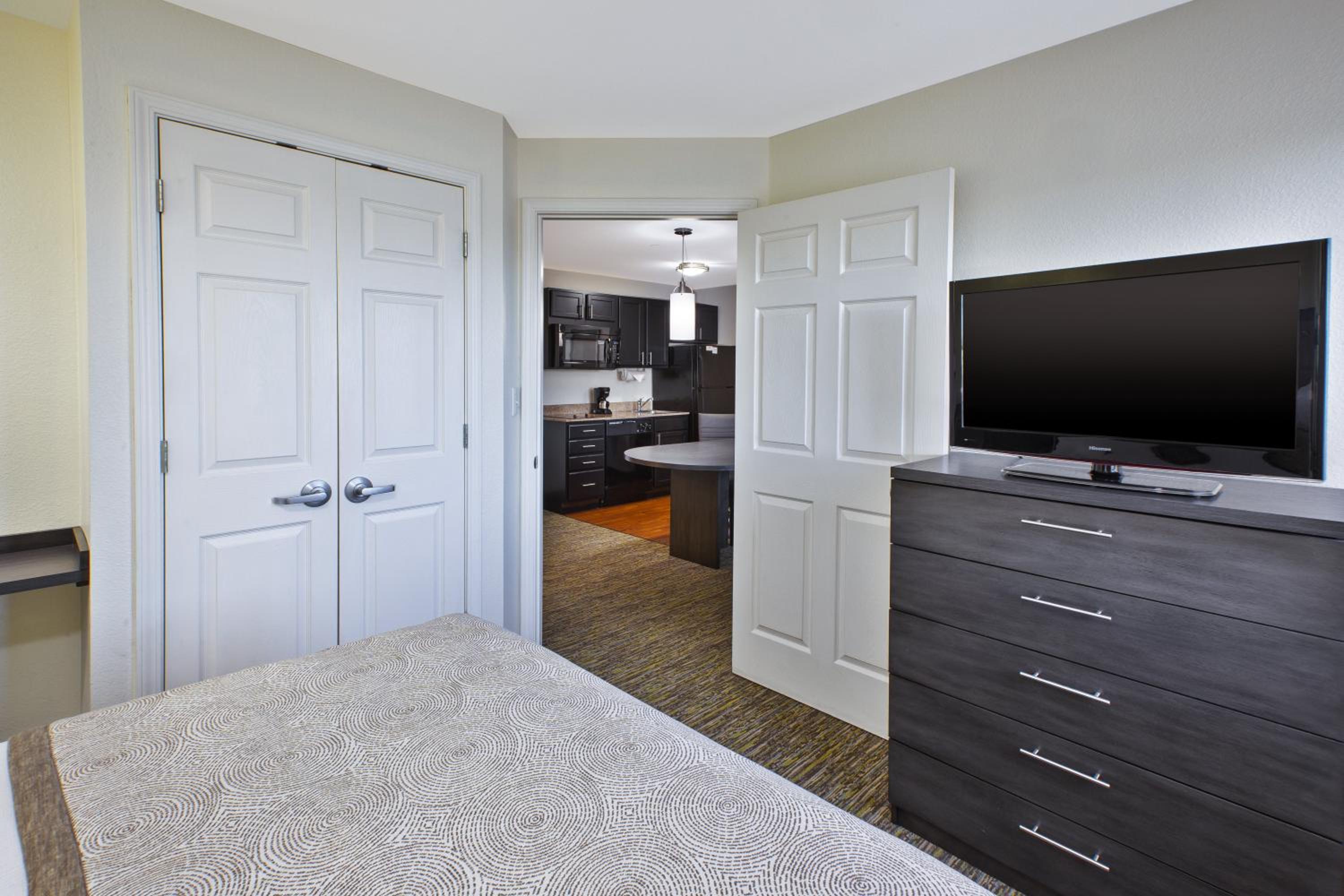One-Bedroom Queen Suite - Photo 5