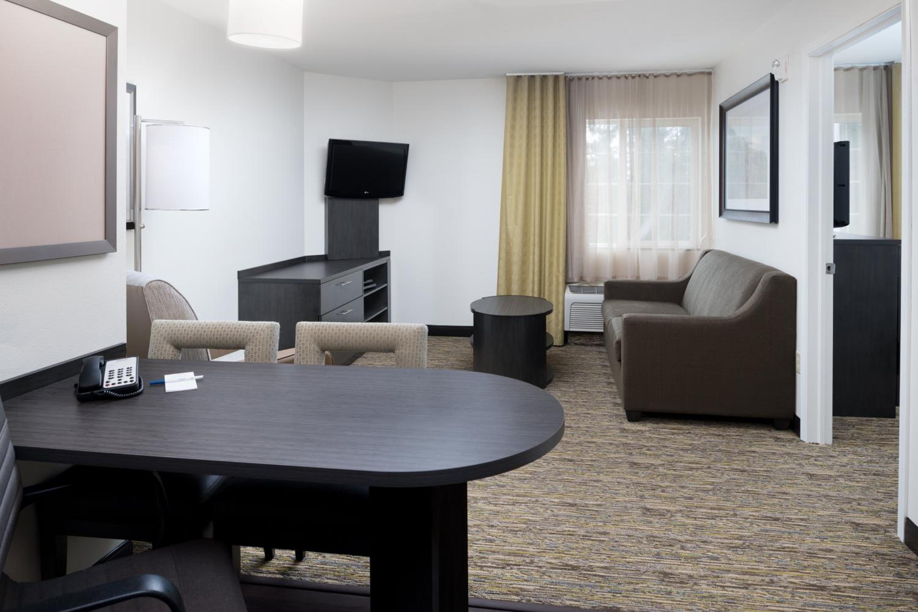 One-Bedroom Queen Suite -Non-Smoking - Photo 1