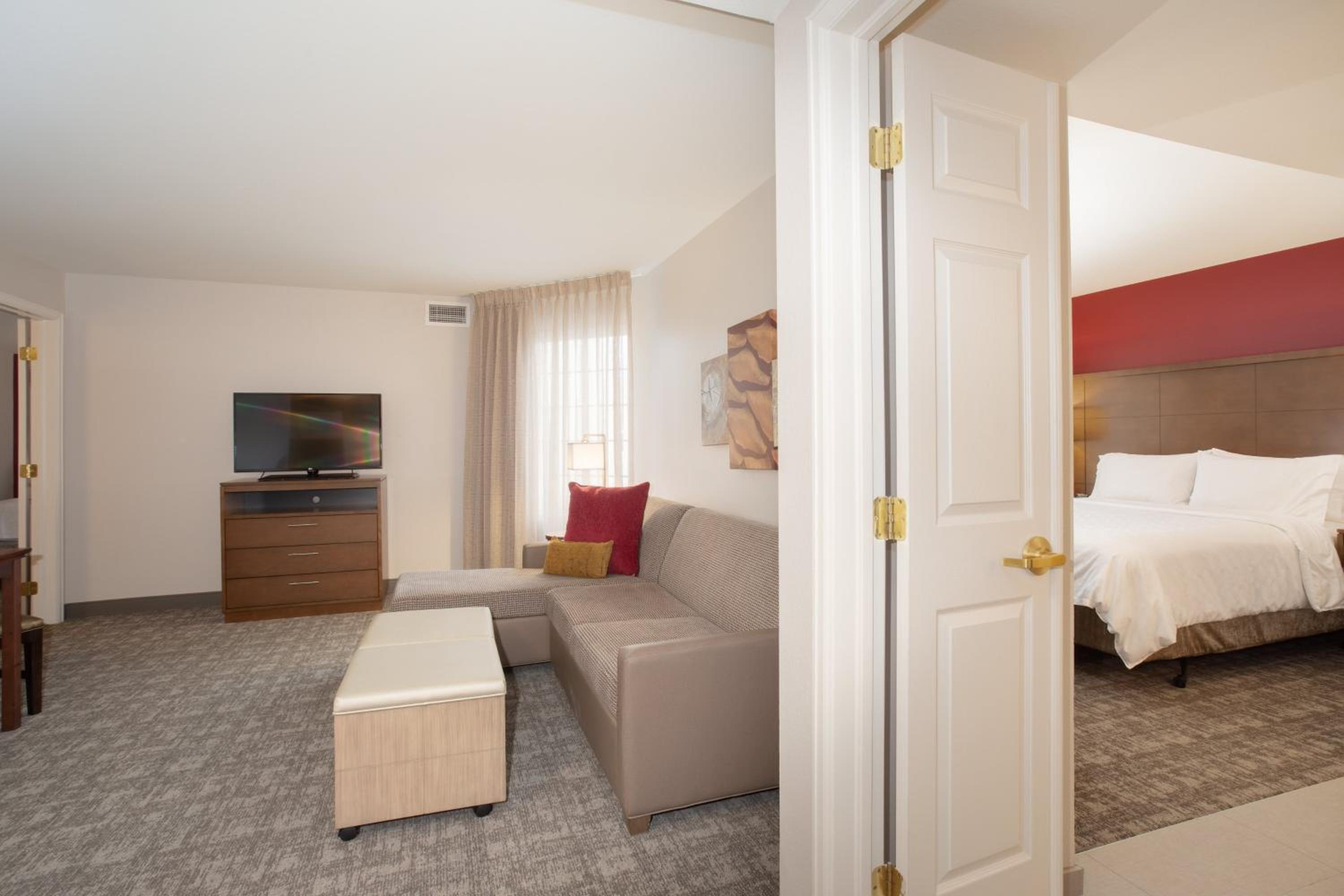 Two-Bedroom Suite - Photo 4