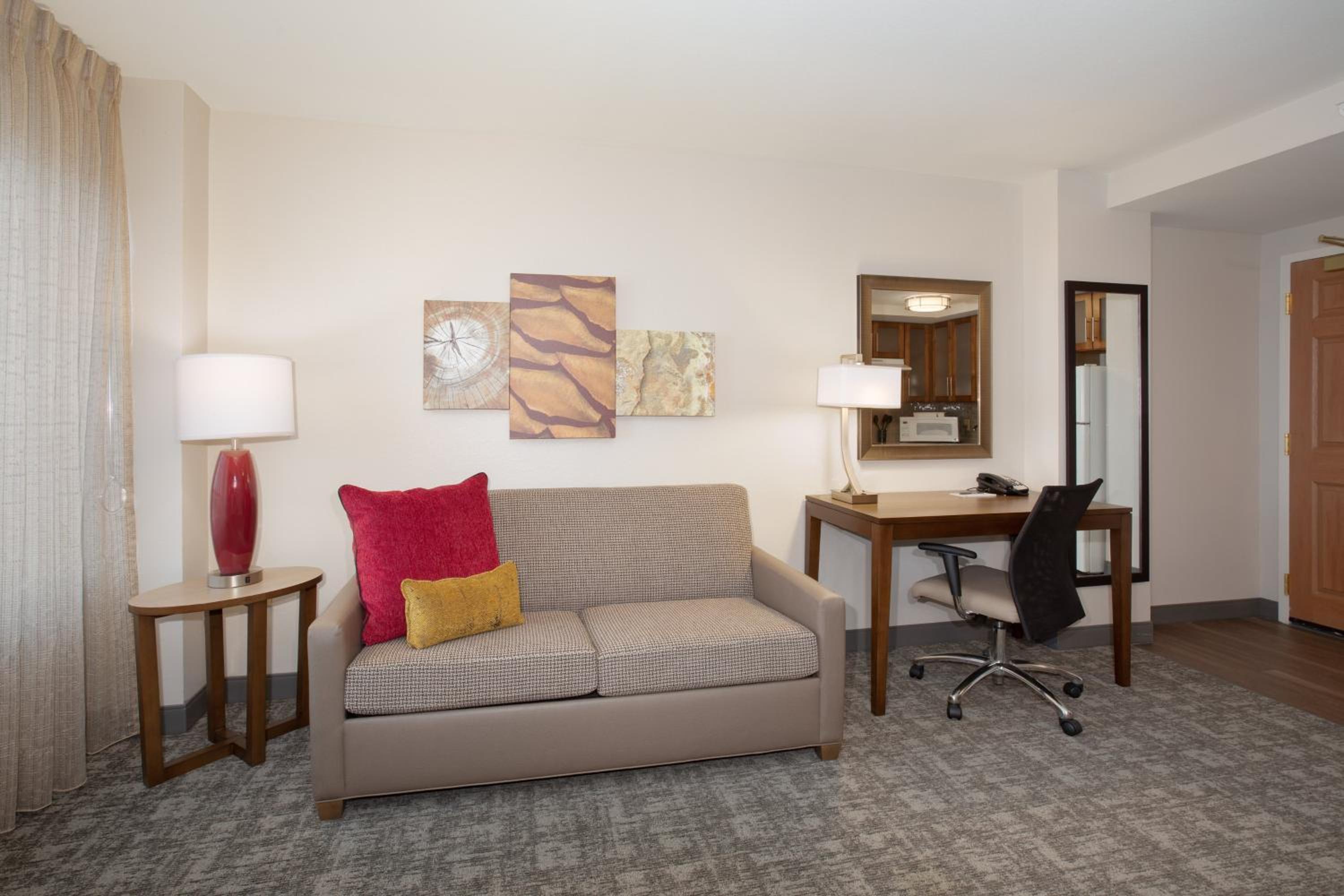 Queen Studio Suite - Communications Accessible - Photo 1