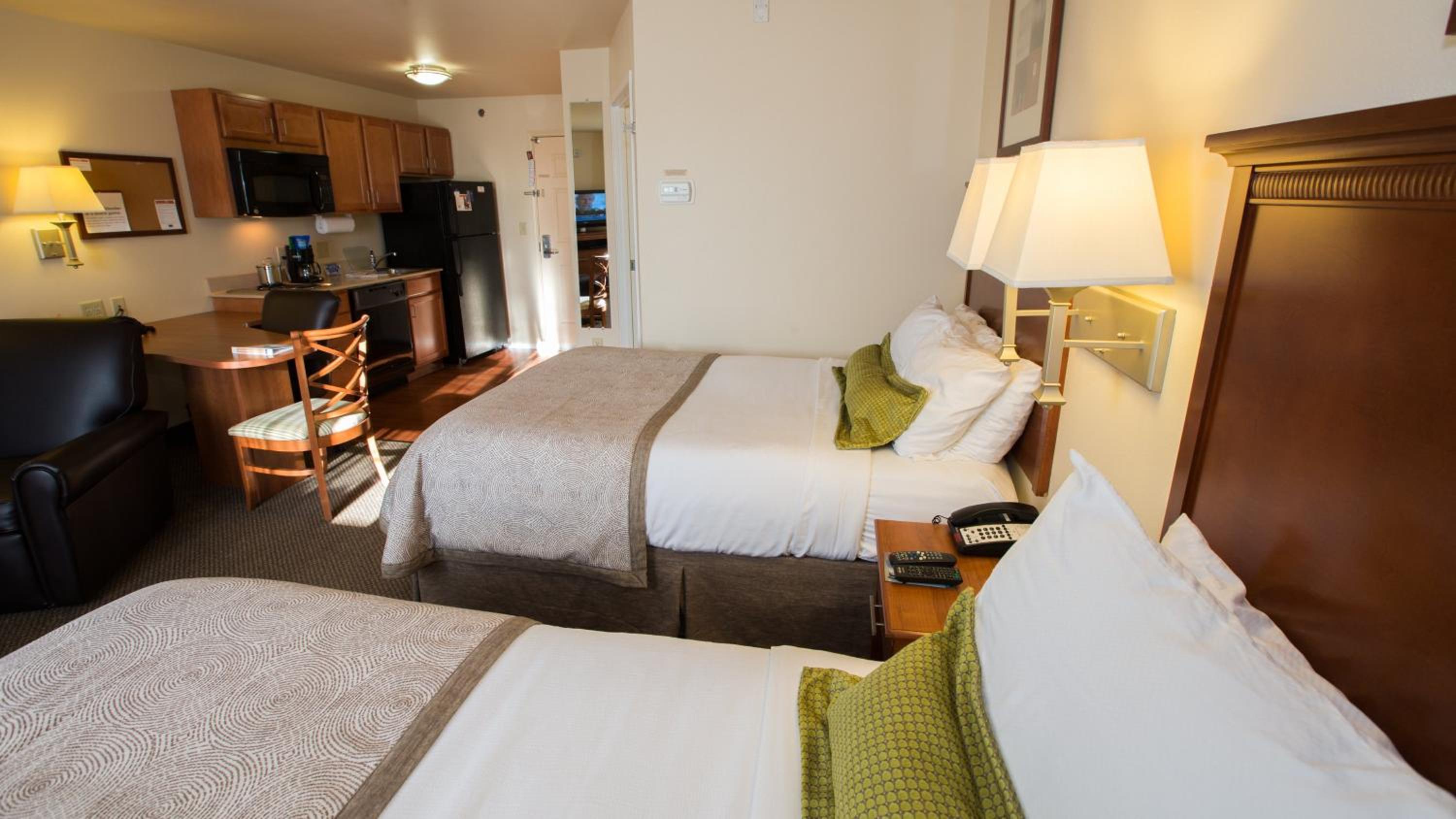 Studio Suite with Two Double Beds - Photo 3