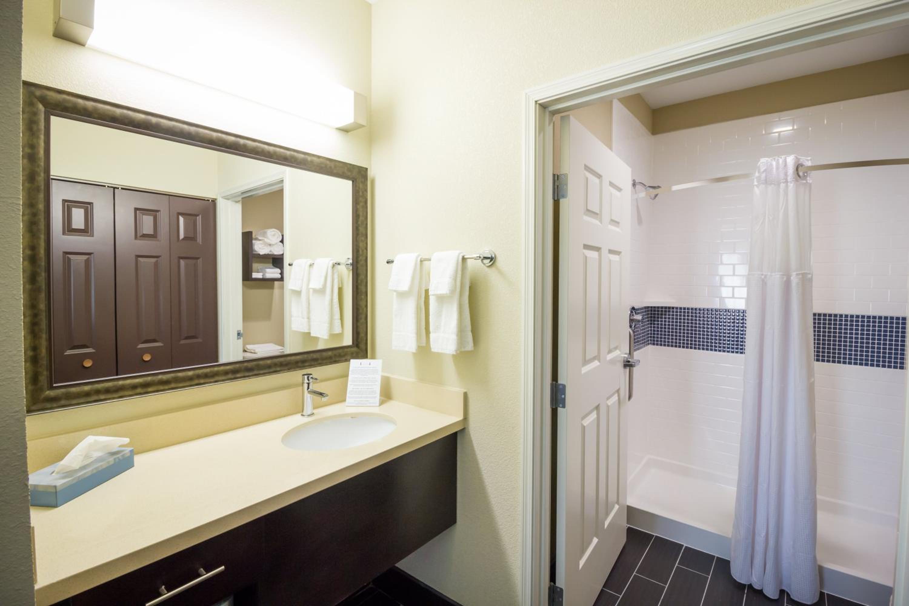 King Studio Suite with Bath Tub - Mobility Access