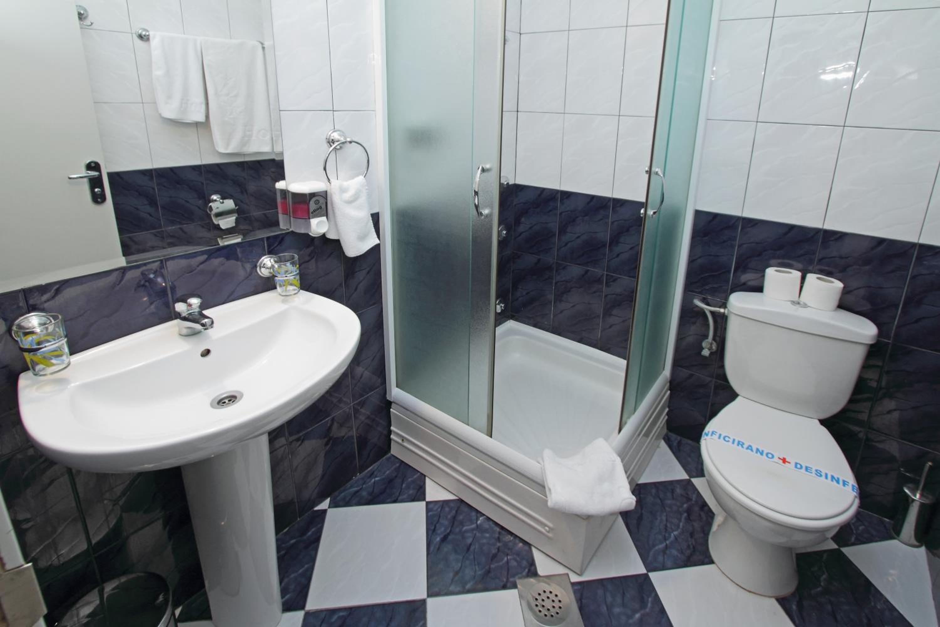 Double or Twin Room - Photo 12