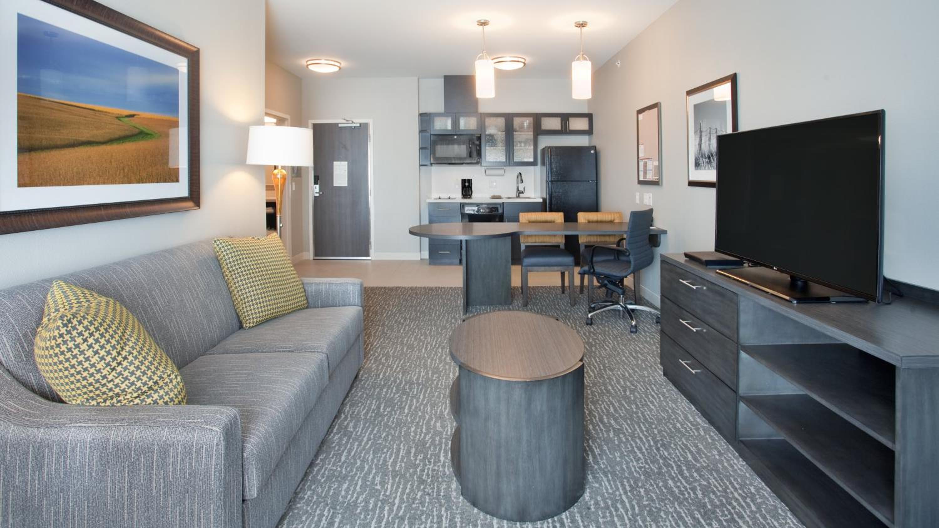 One-Bedroom King Suite with Hearing Accessible Tub photo 1