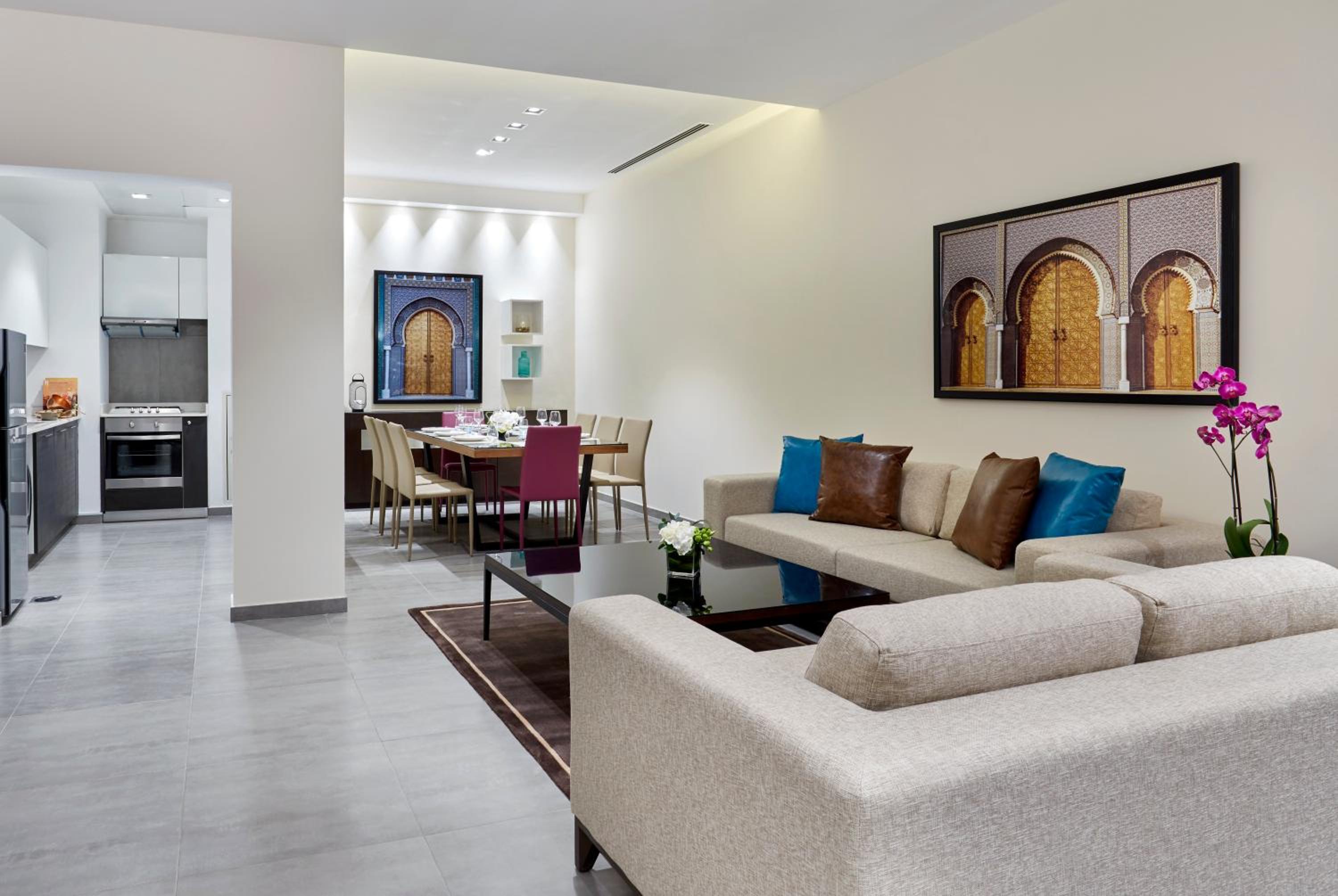 One-Bedroom King Suite with City View photo 2