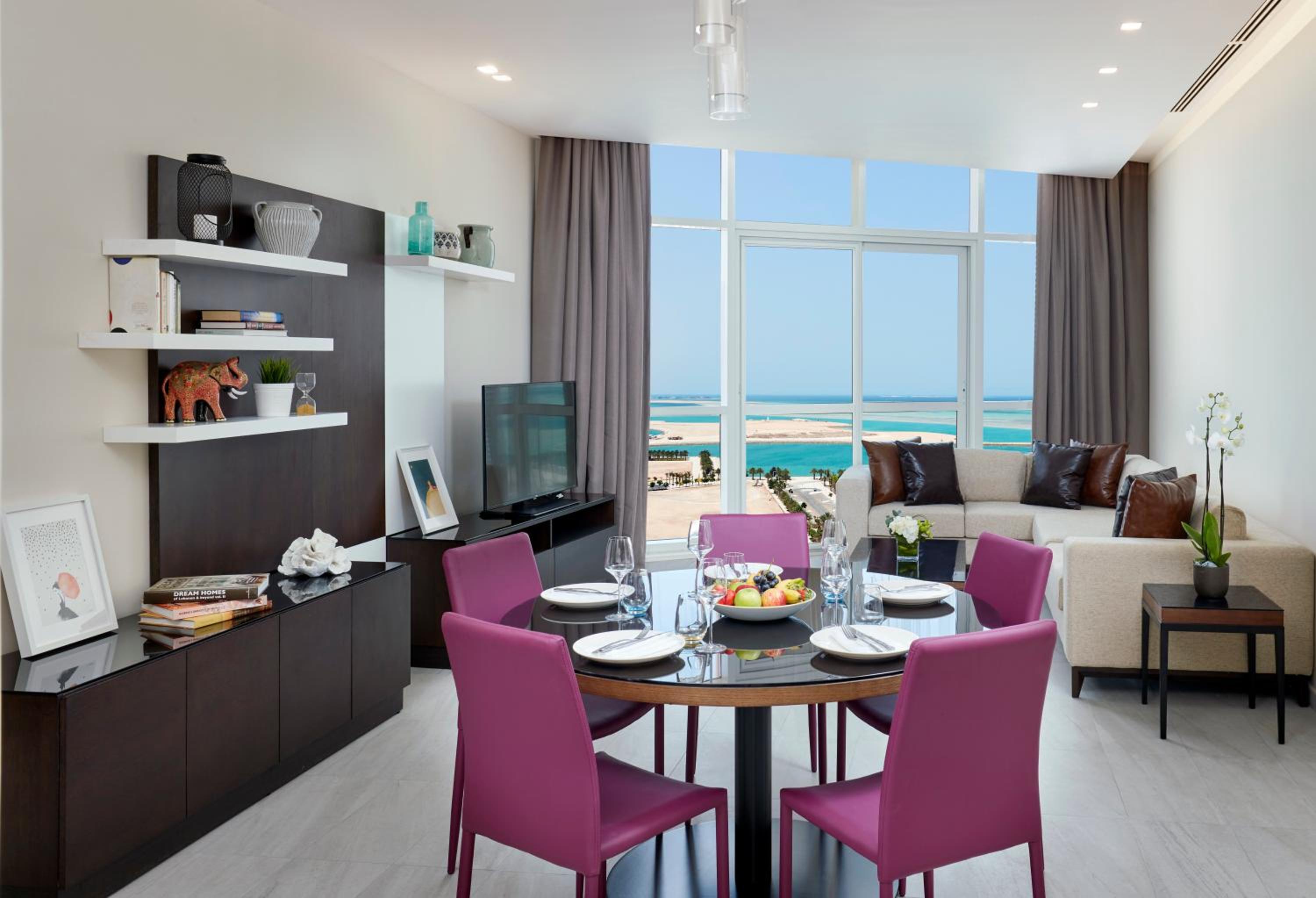 Two-Bedroom Suite with King and Single Bed photo 3