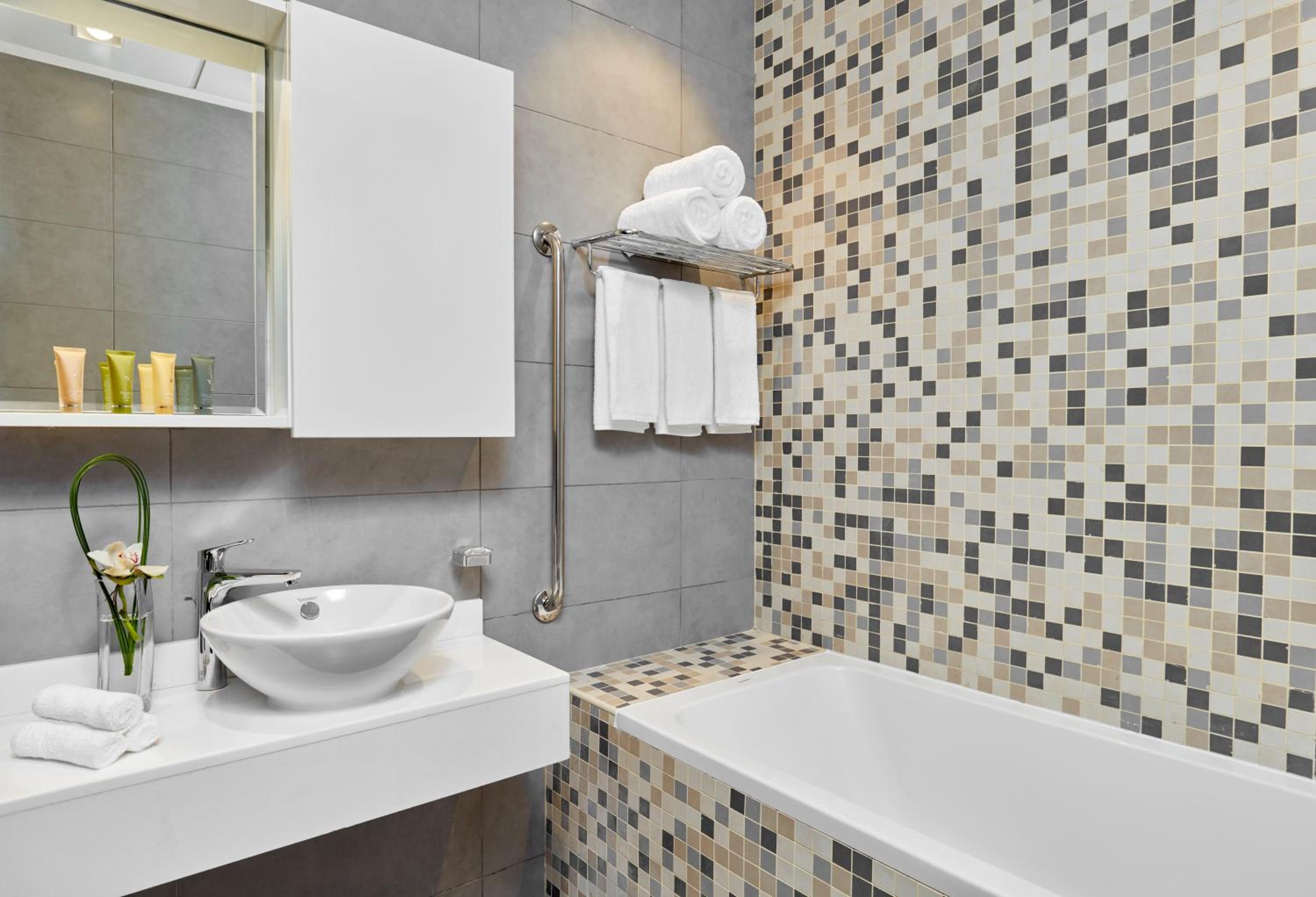 Two-Bedroom Suite with King and Single Bed photo 2