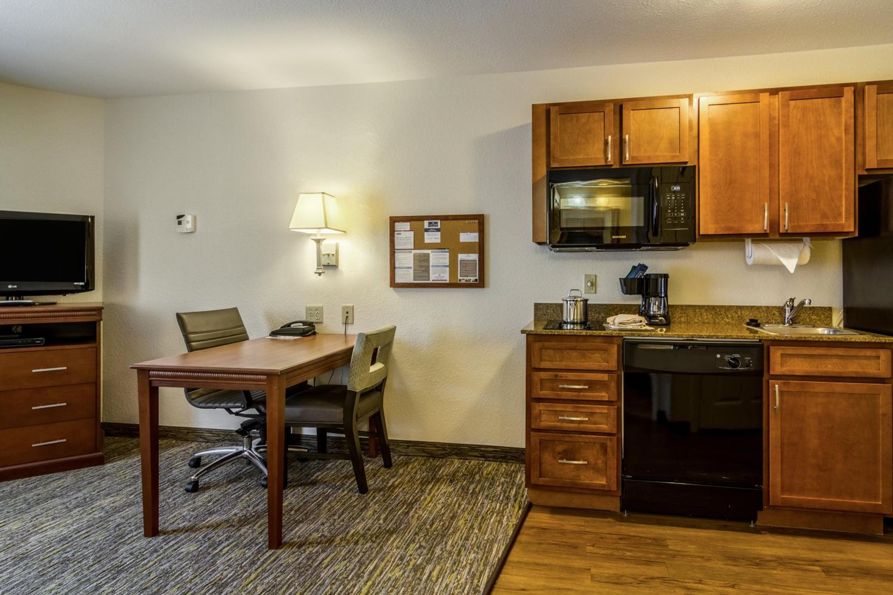 Studio Queen Suite - Photo 1