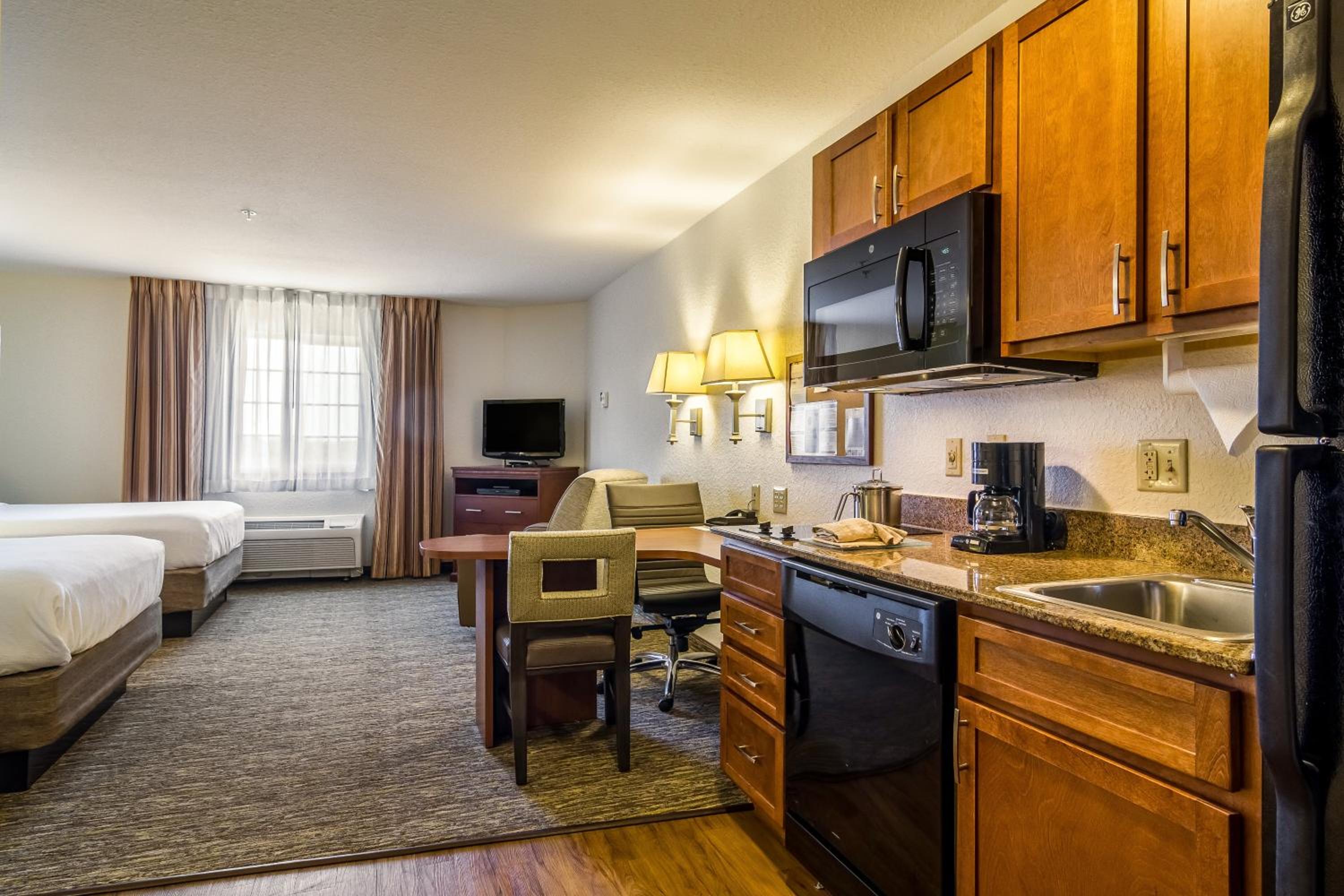 Studio Suite with Two Double Beds - Photo 1