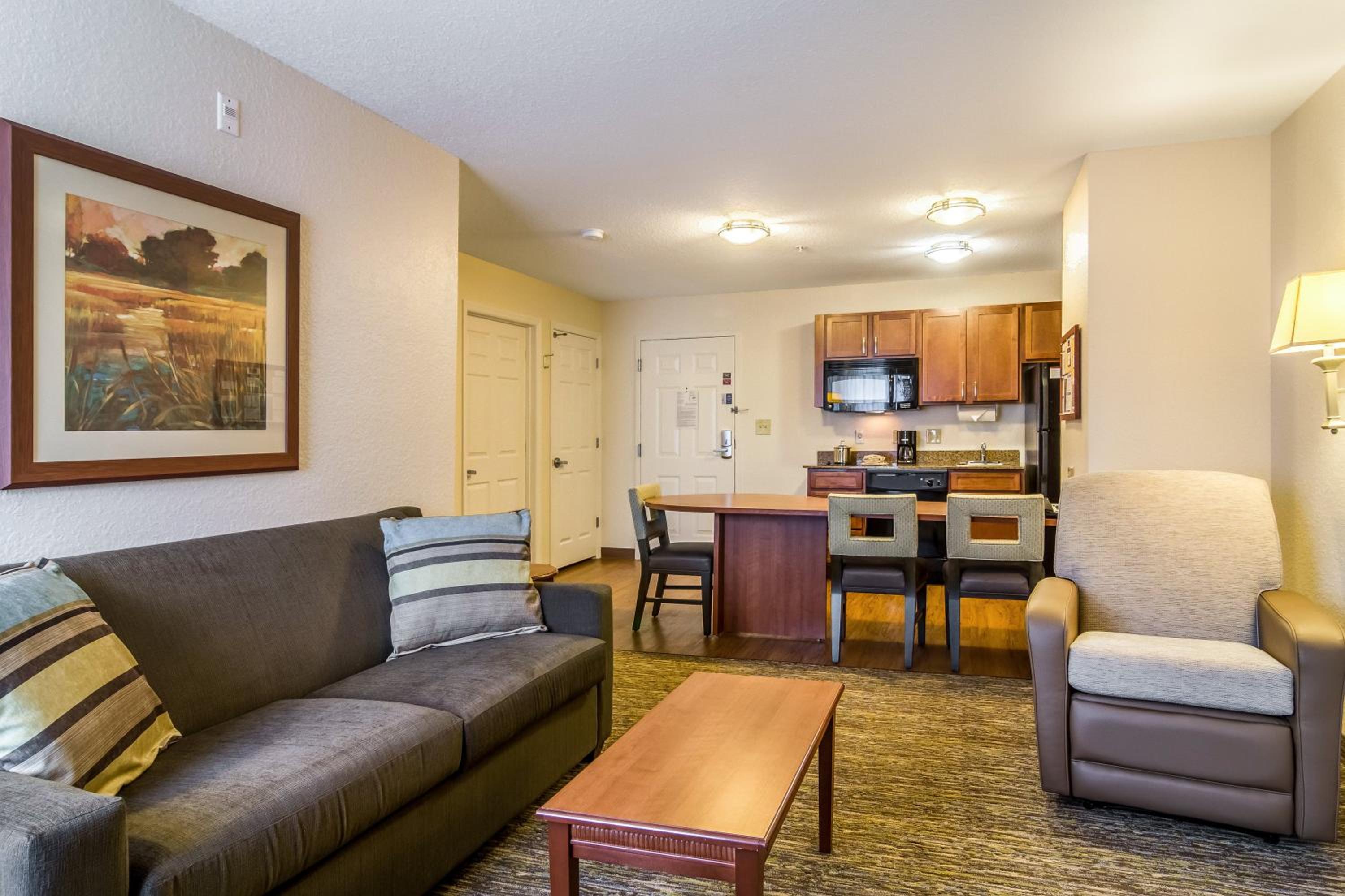 One-Bedroom King Suite with Sofa Bed - Photo 4