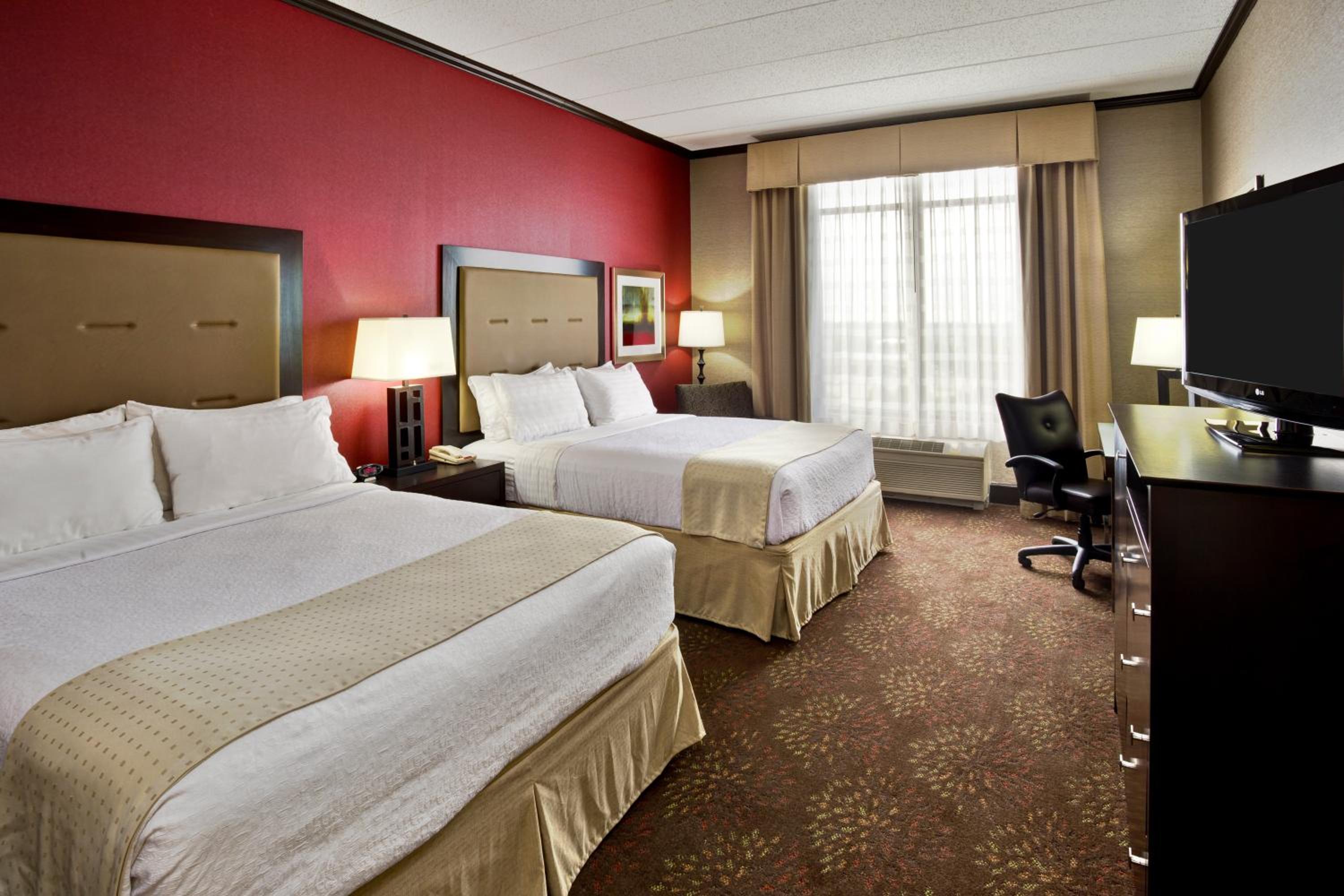 Standard Room with Two Queen Beds photo 3