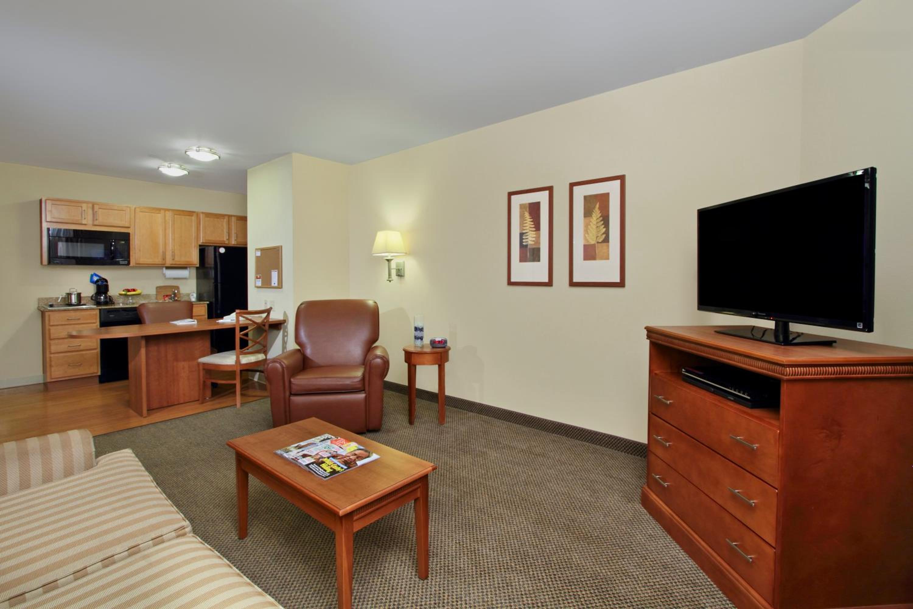 One-Bedroom King Suite - Photo 3
