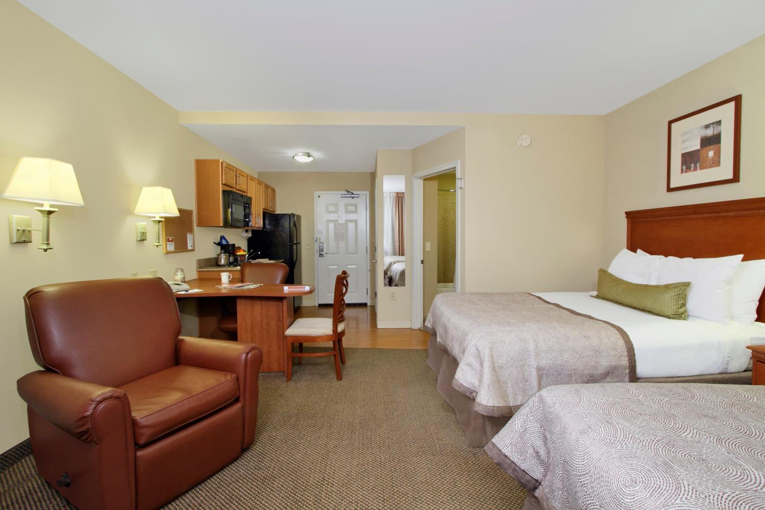 Studio Suite with Two Queen Beds - Photo 4