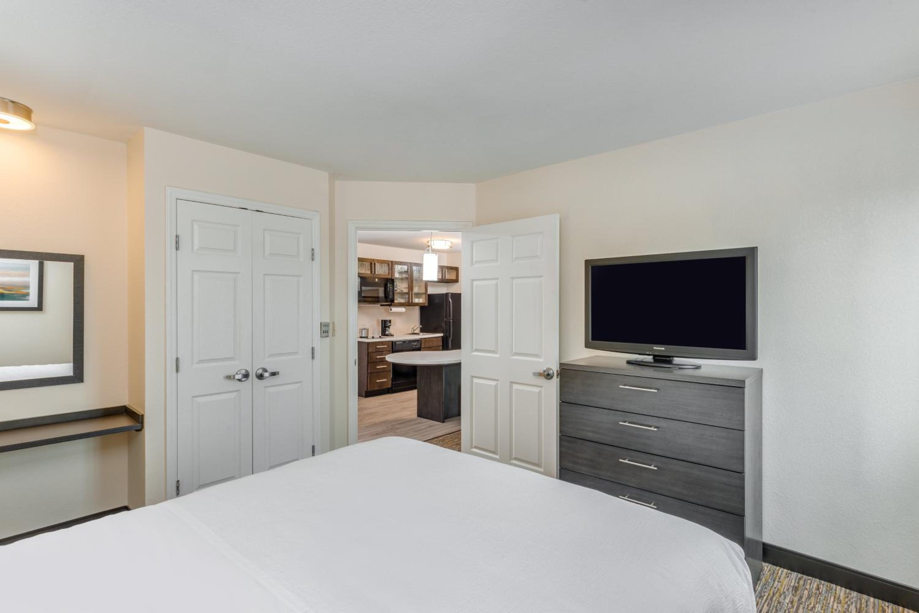 One-Bedroom Suite with Sofa Bed - Photo 2