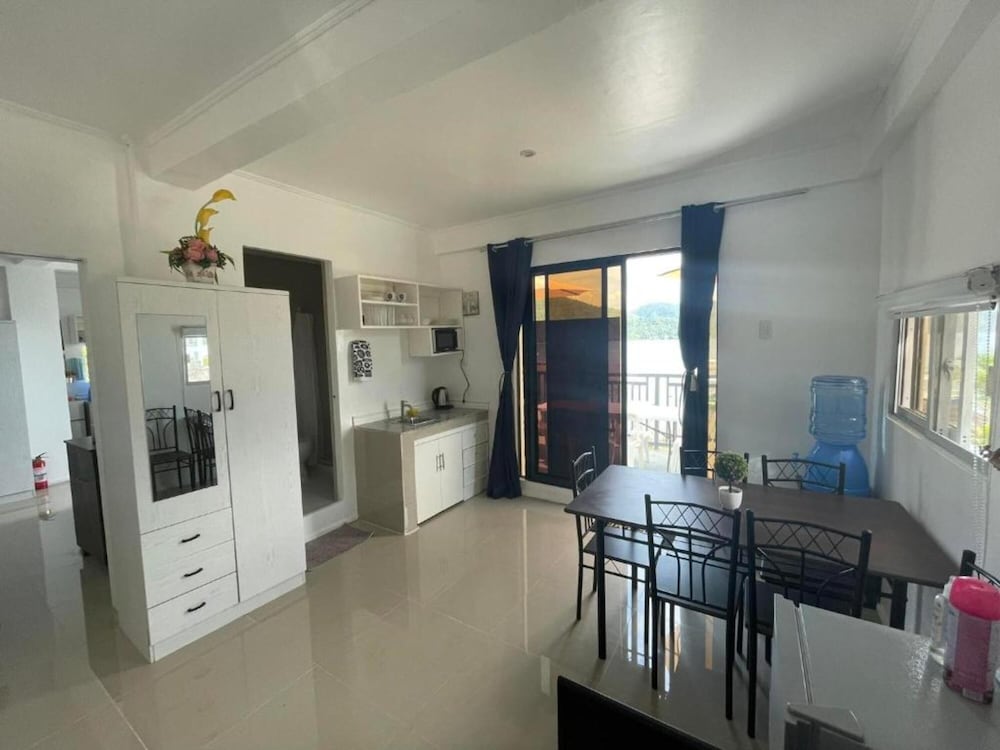Superior Studio Suite, Balcony, Beach View photo 3
