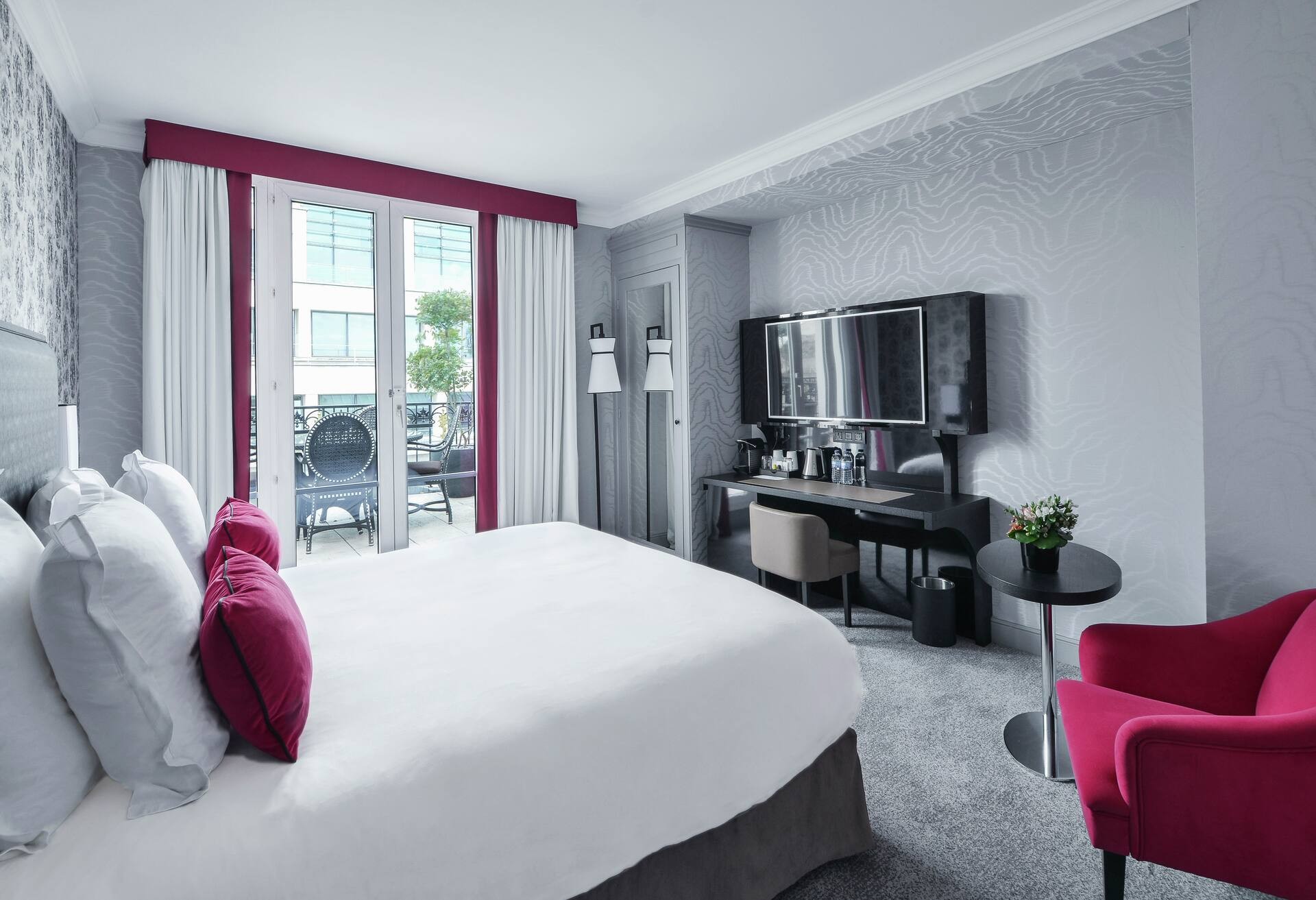 King Guest Room with Terrace
