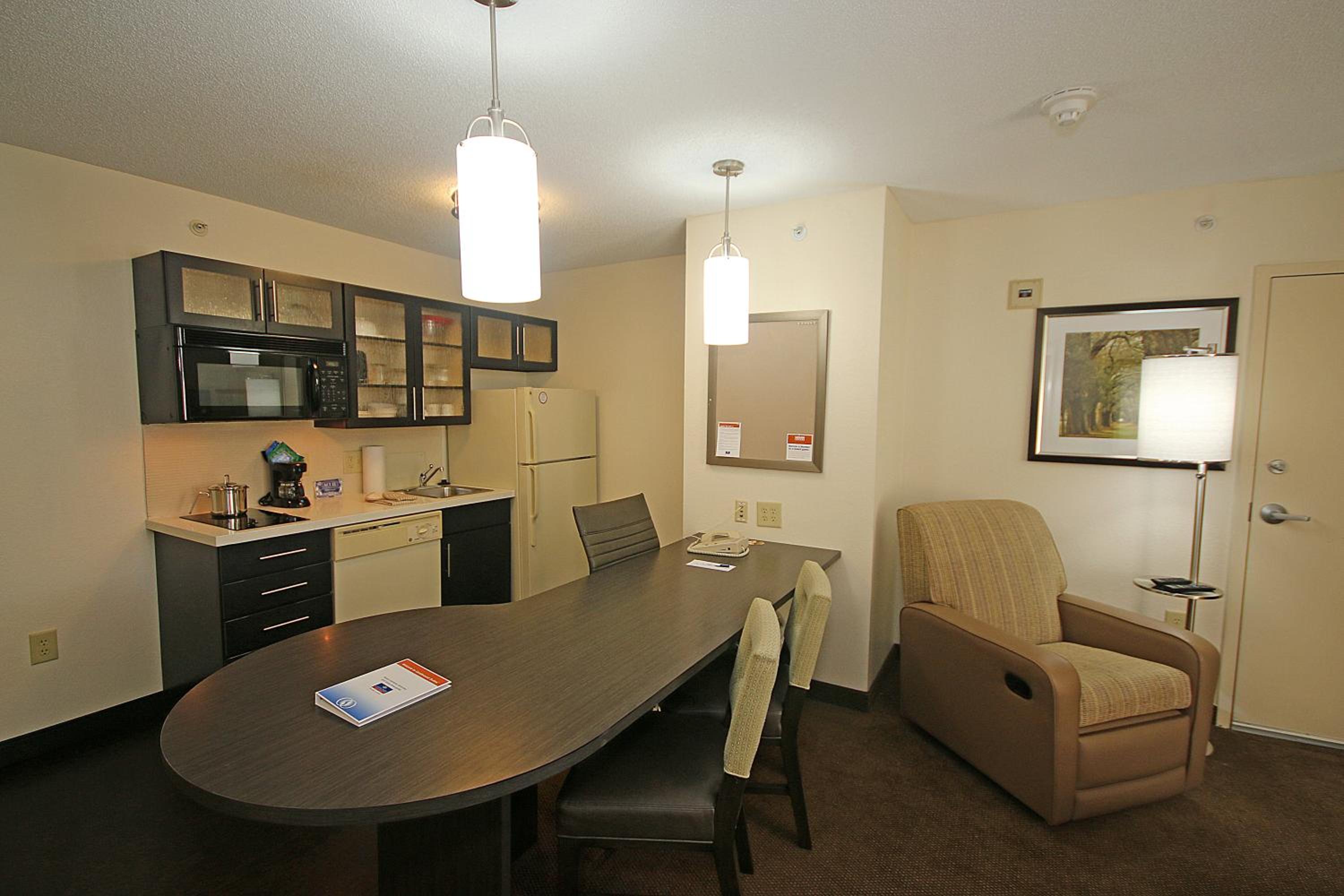 One-Bedroom Queen Suite