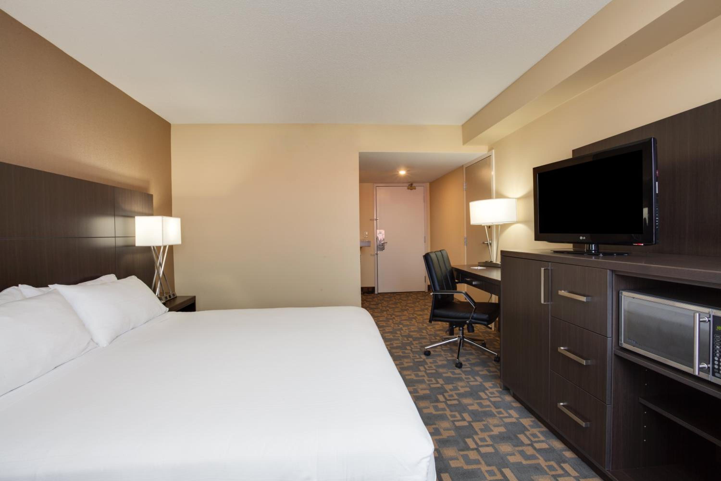 King Room - Mobility Access/Hearing Accessible - Photo 2