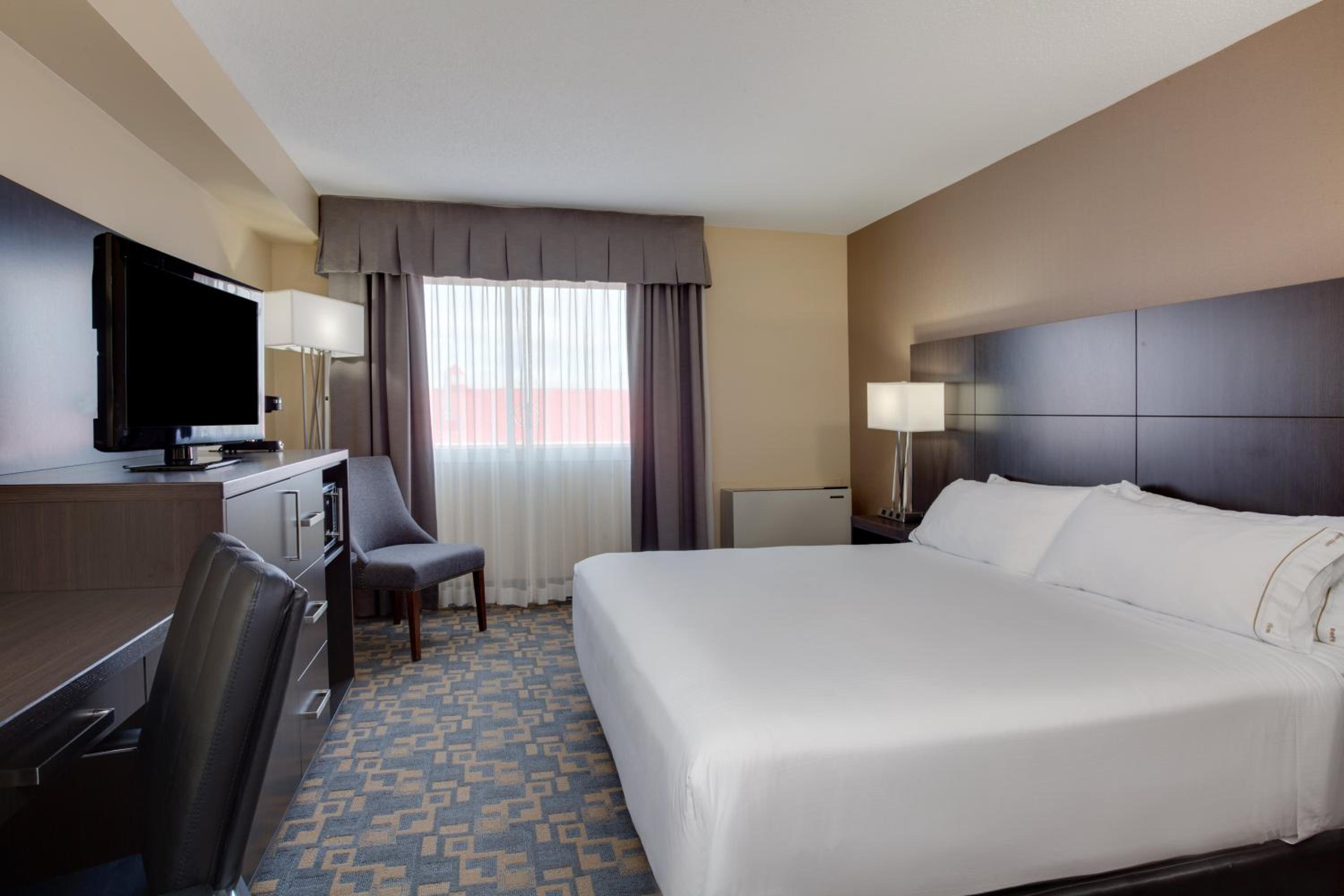King Room - Mobility Access/Hearing Accessible - Photo 4