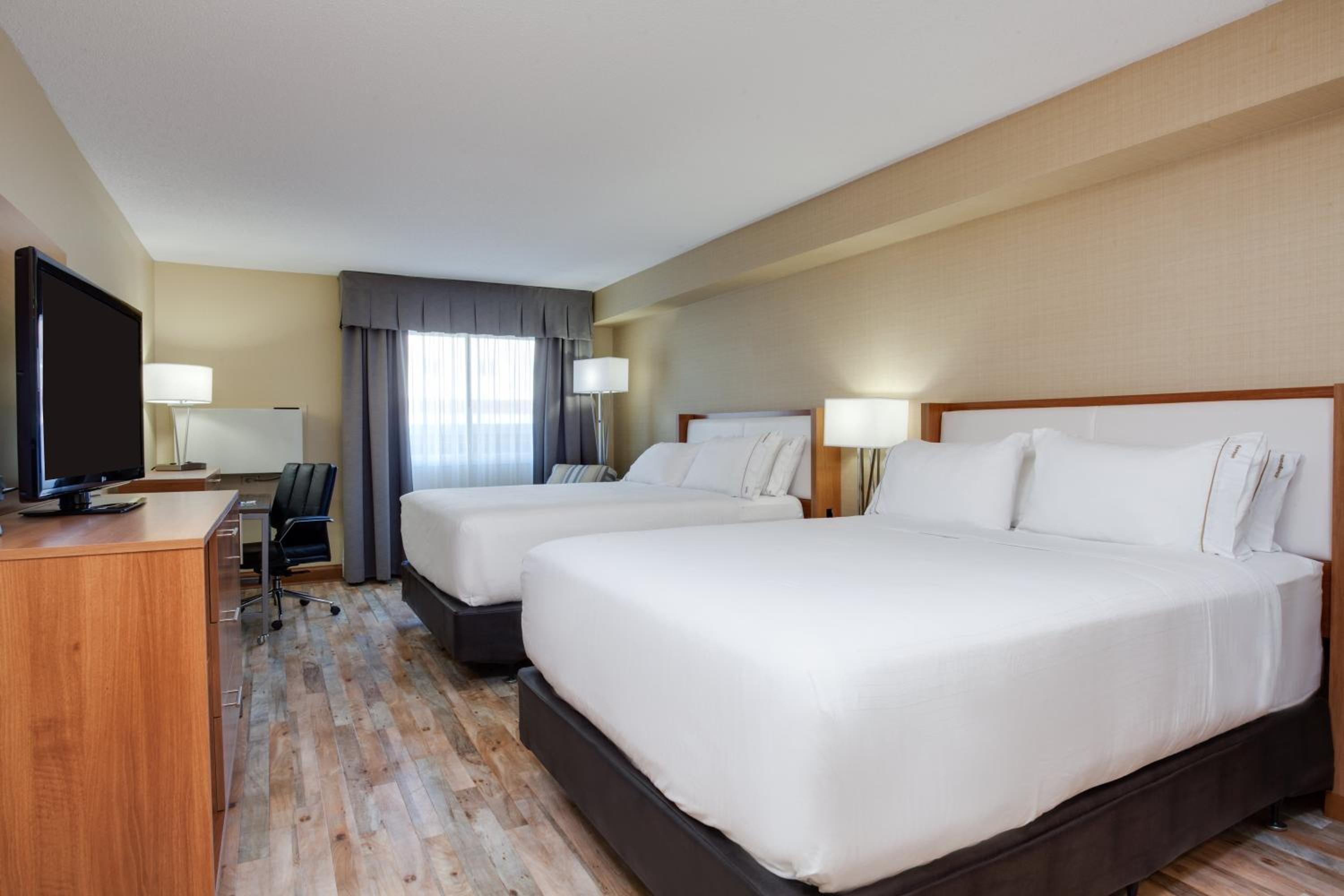Standard Room with Two Queen Beds - Photo 1