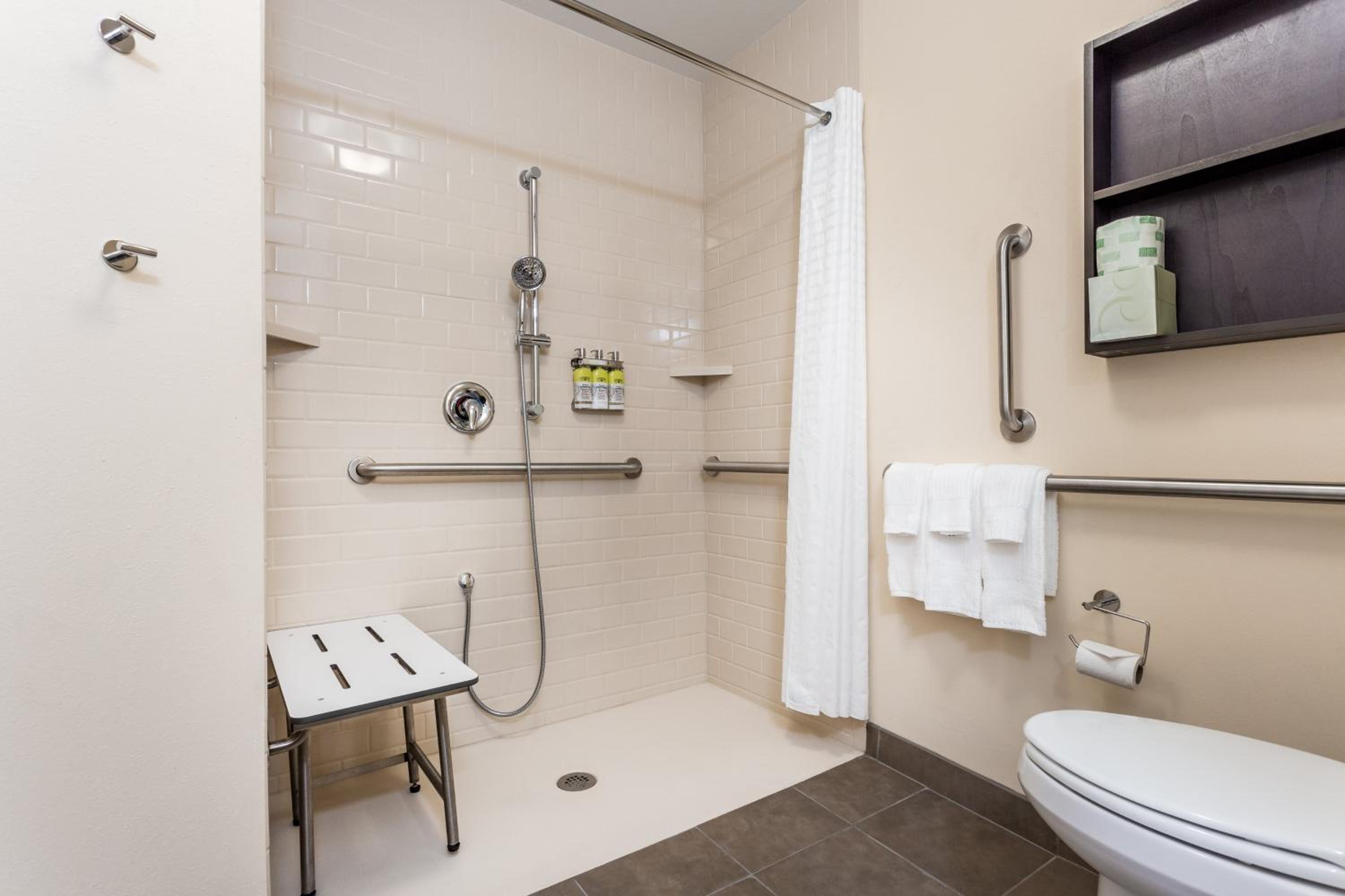 Studio King Suite with Accessible Roll in Shower - Non-Smoking photo 2