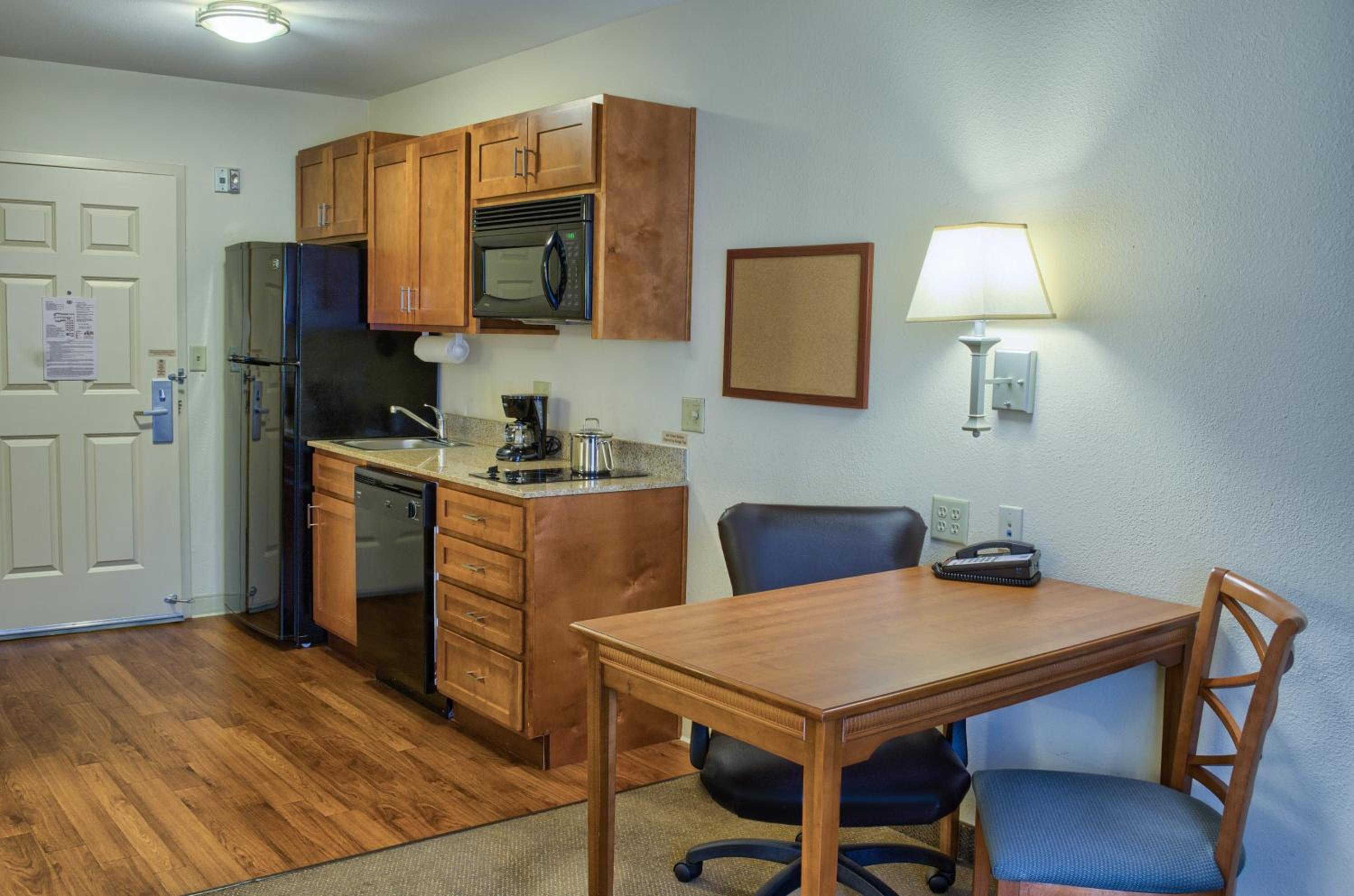 Studio Suite with Two Queen Beds - Photo 3