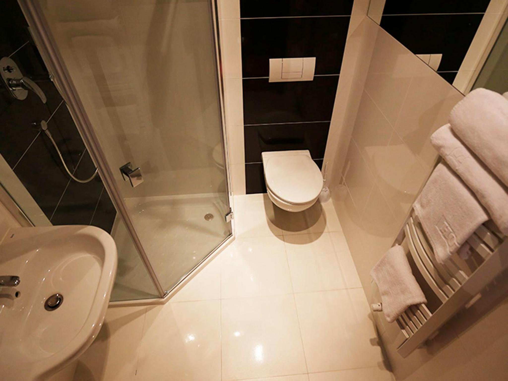 Double or Twin Room - Photo 13