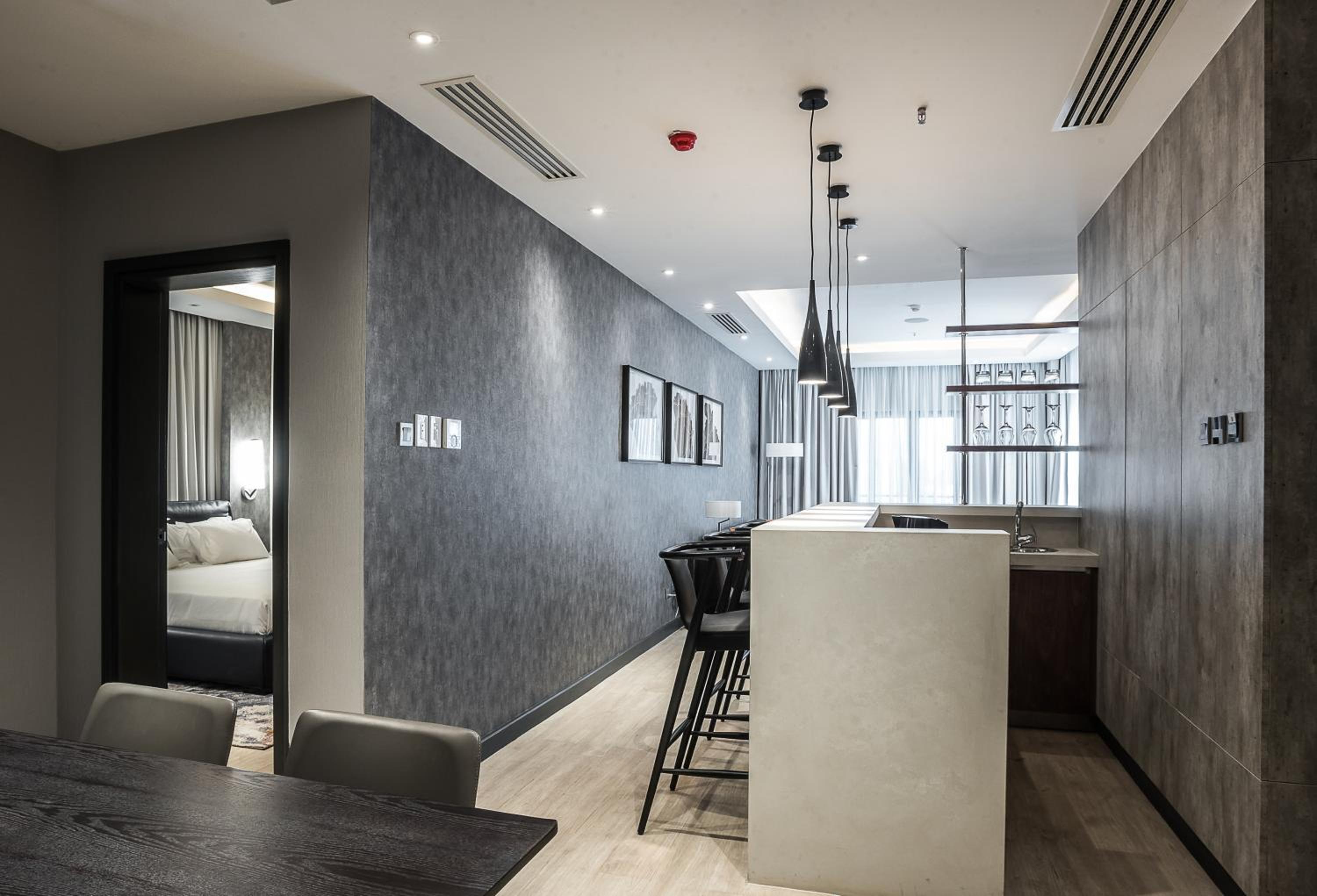 Executive King Suite with Separate Living Room - Non-Smoking - Photo 9