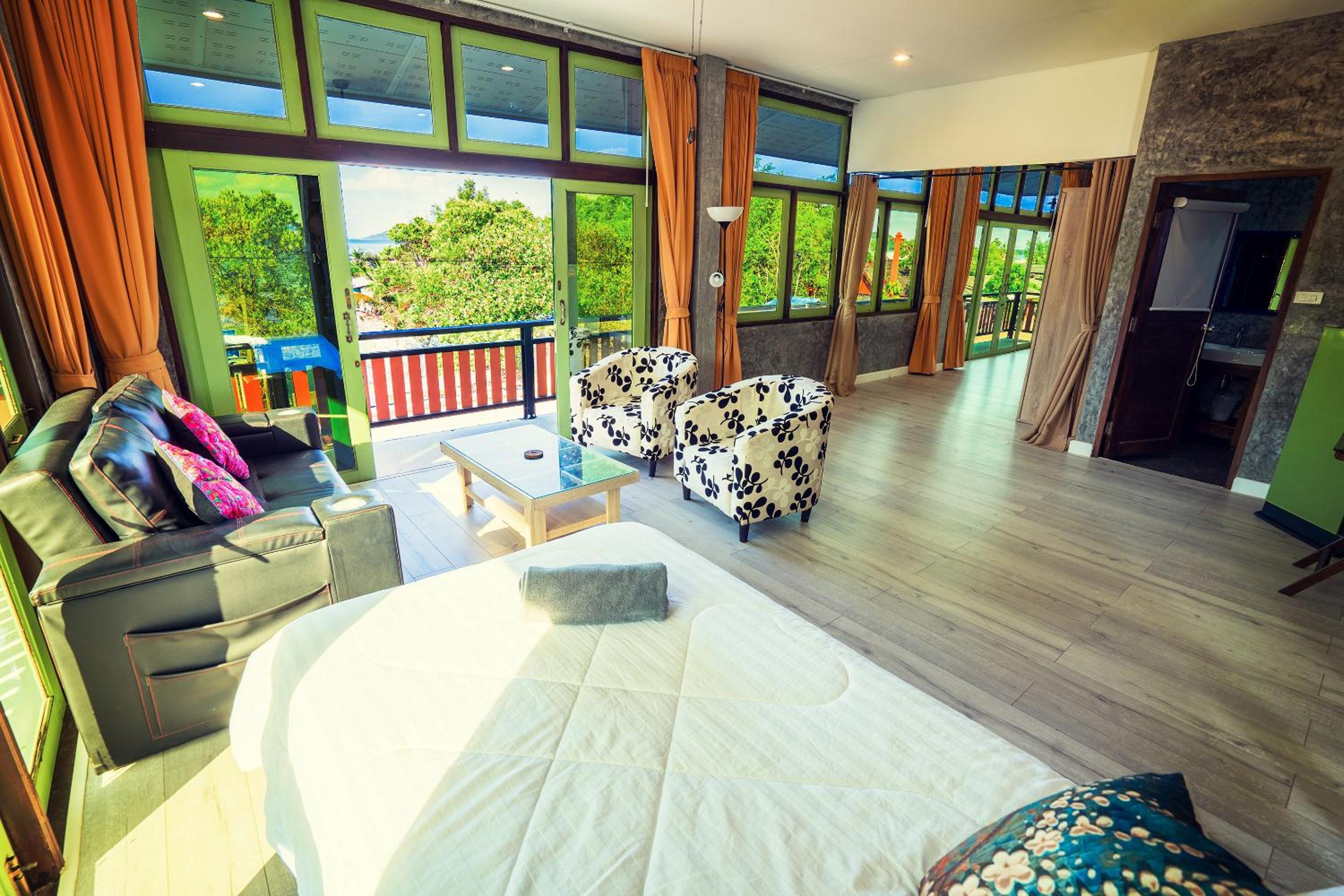 Superior Suite with Sea View - Photo 1