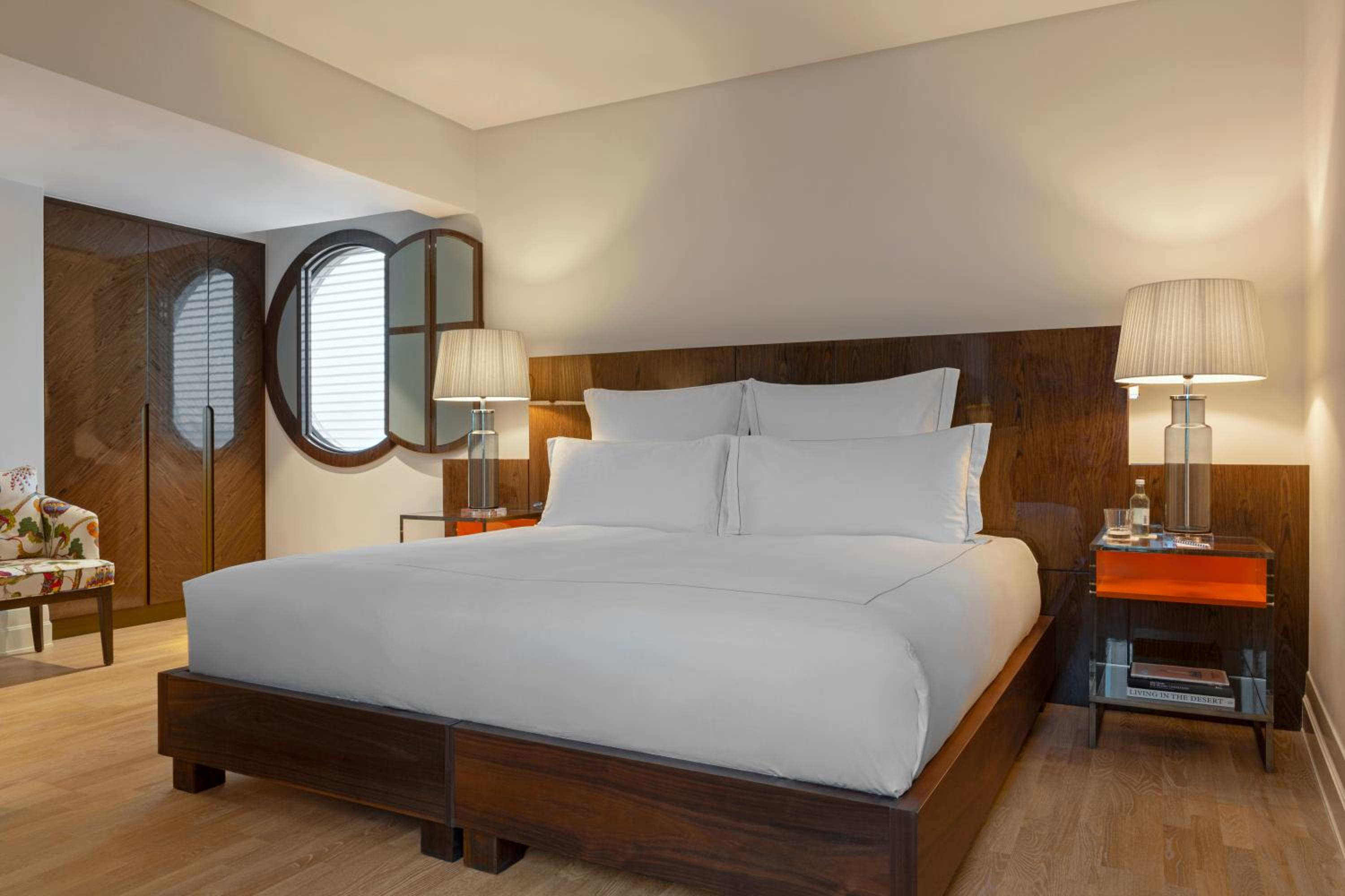 Signature Suite - Photo 1