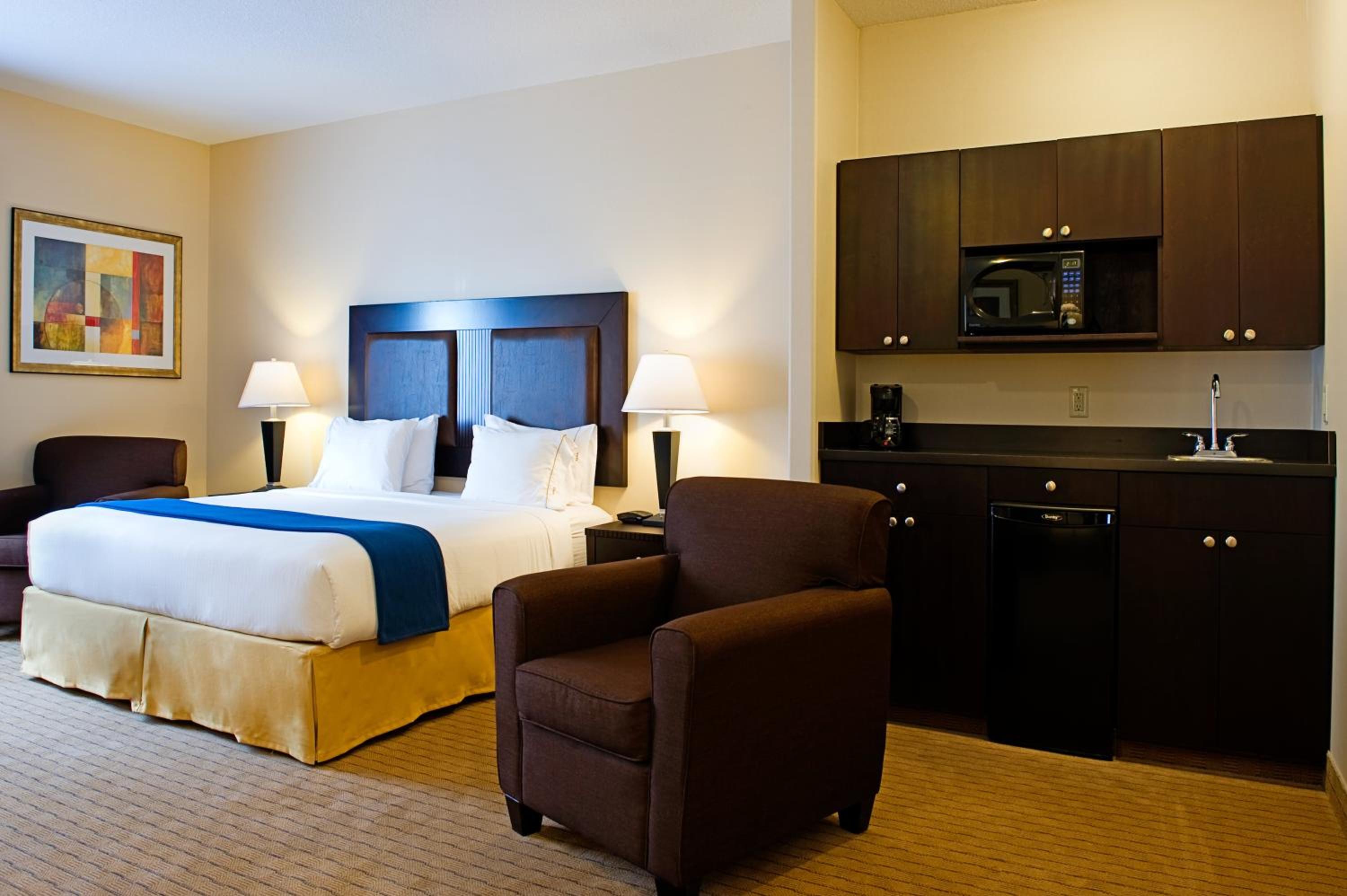 King Suite with Sofa Bed - Photo 5