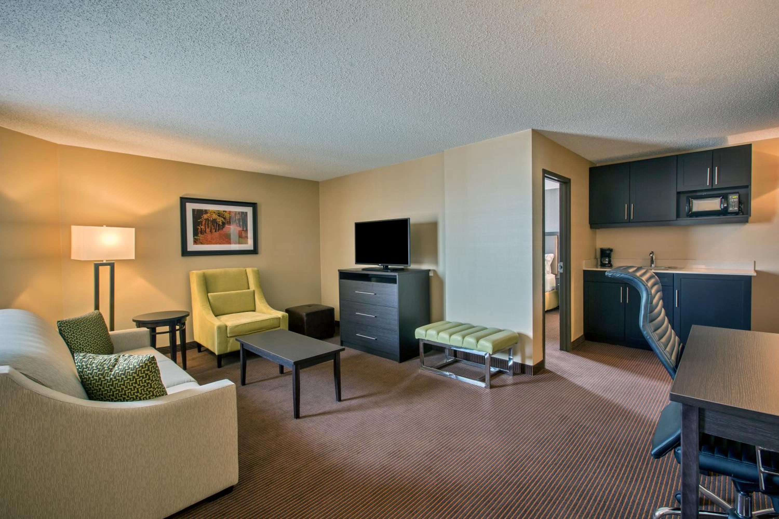 1 Bedroom Suite - Non Smoking - Photo 1