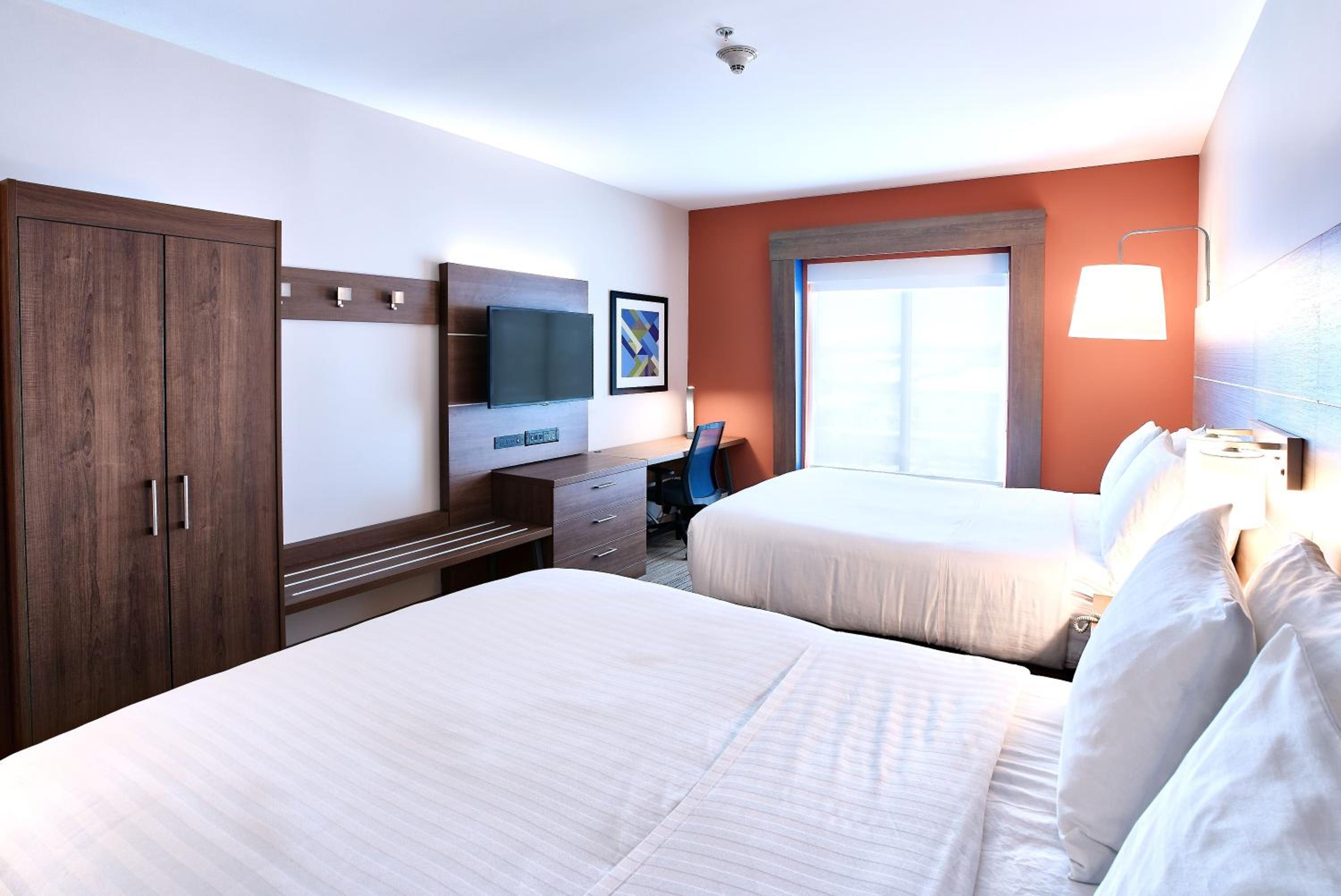 Suite with Two Queen Beds - Photo 1
