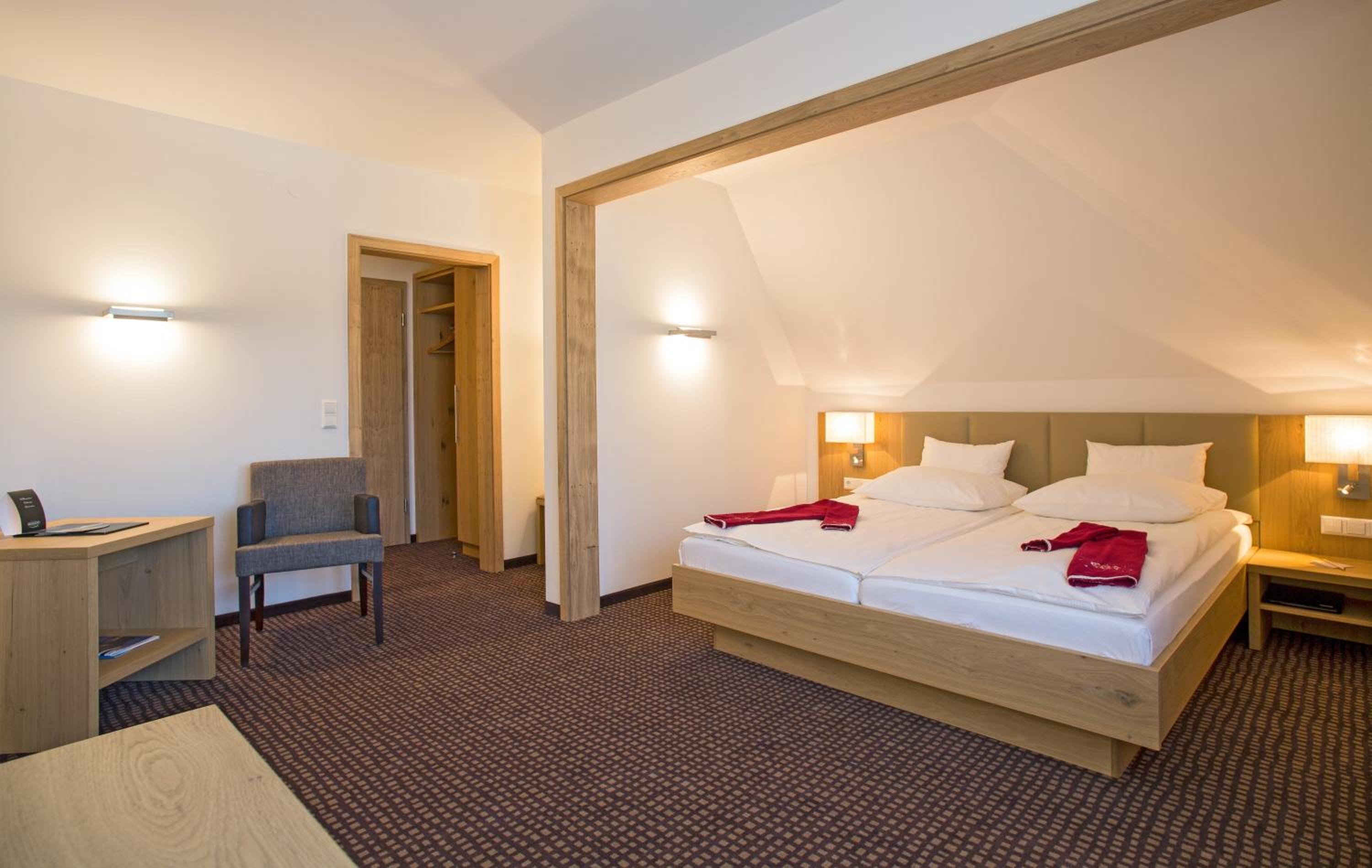 Hotel Park Double Room – Land Side - Photo 4