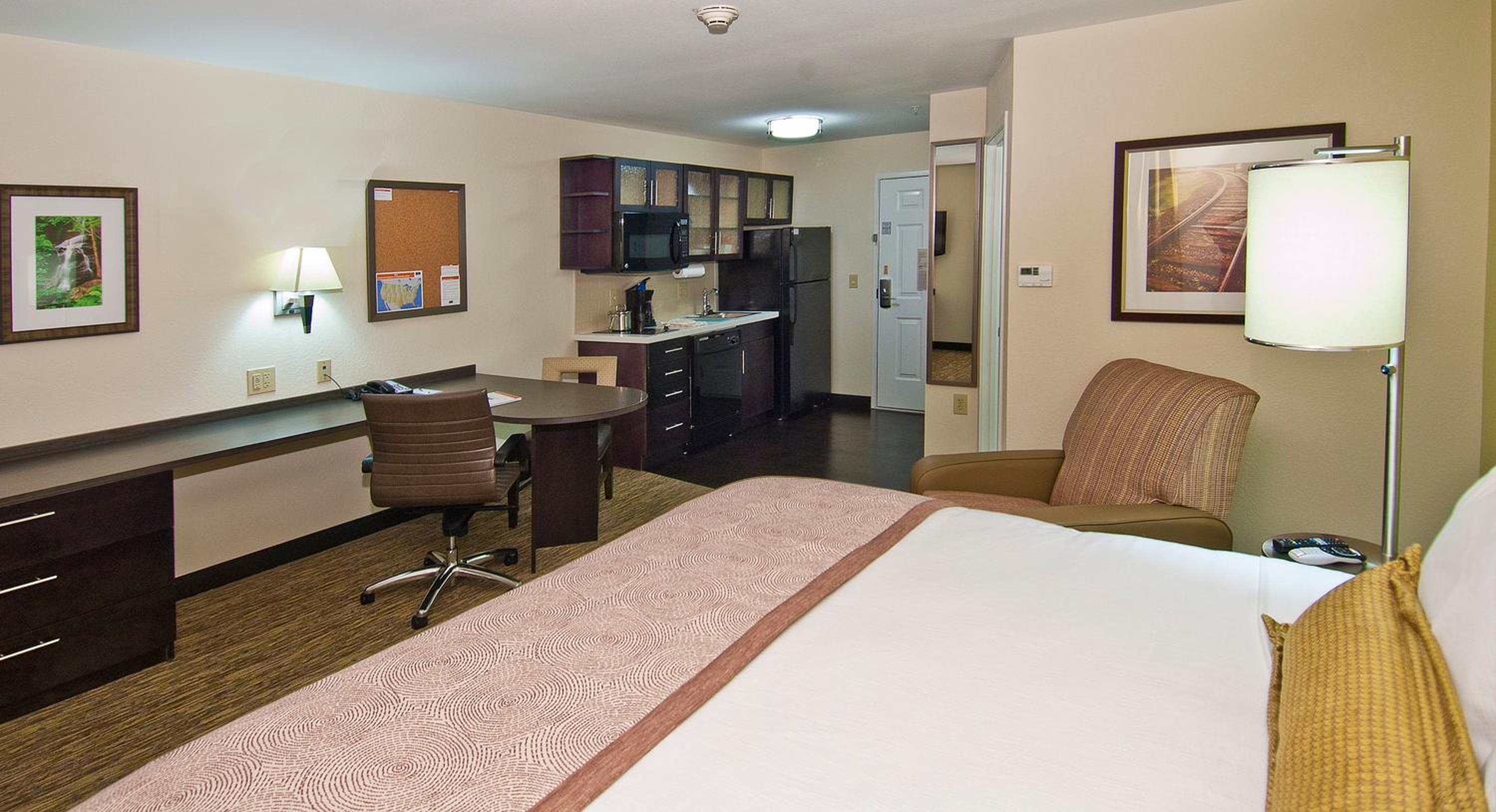 King Studio Suite - Mobility Access Tub/Non-Smoking